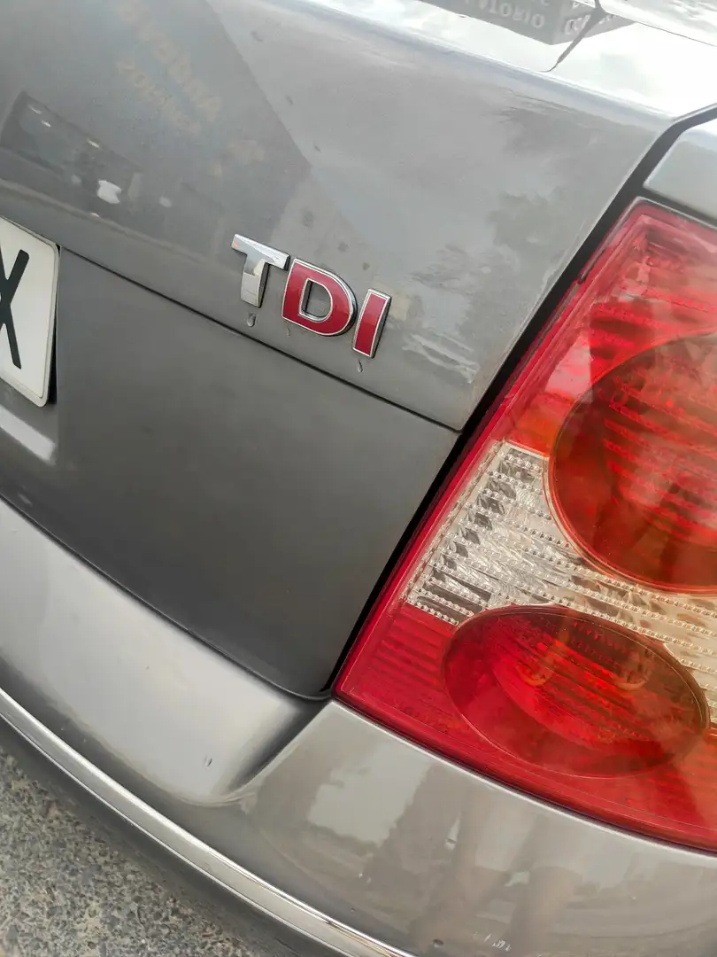 Volkswagen Passat 1.9TDI Highline Silver - 2