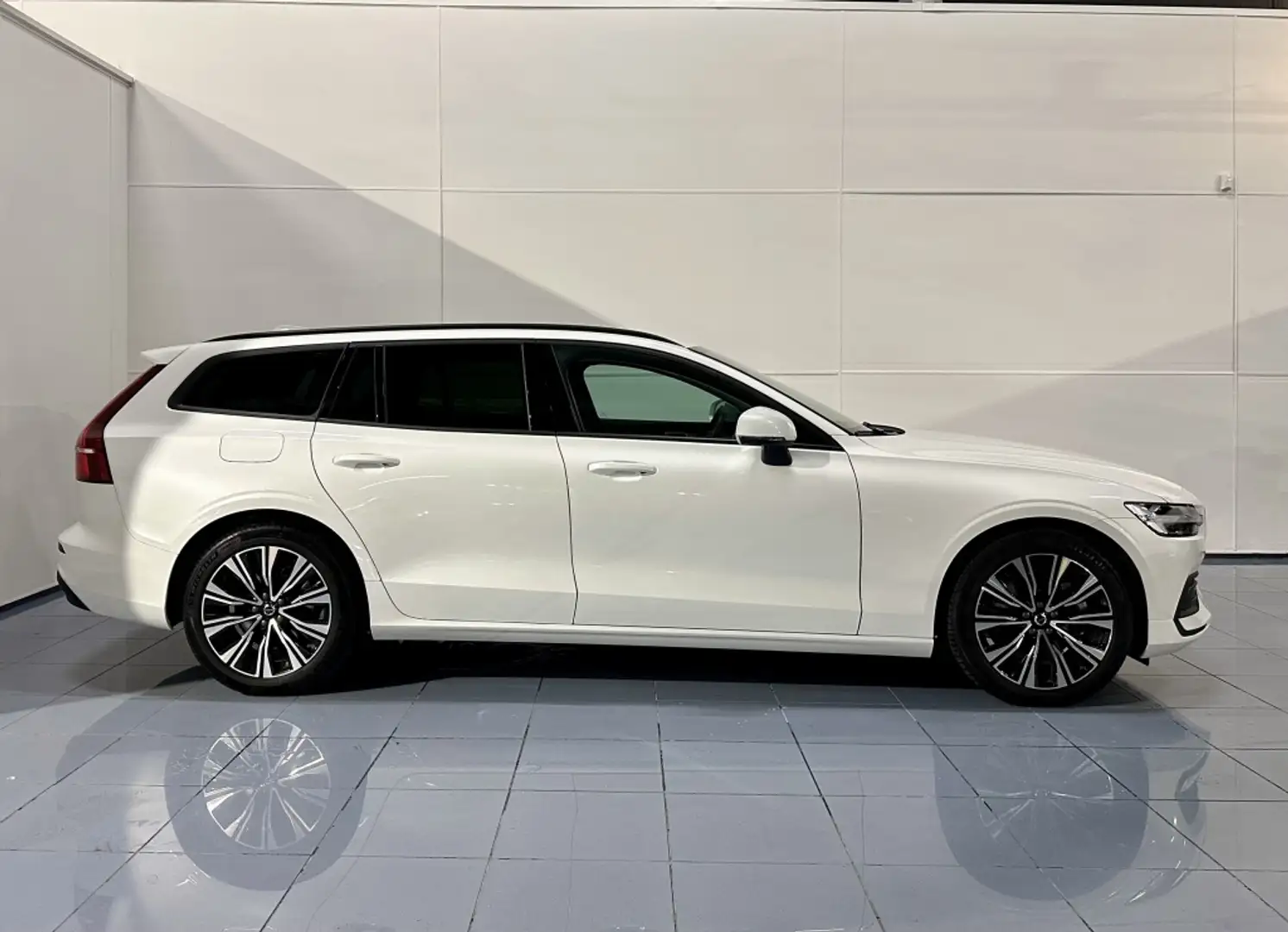 Volvo V60 B4 Core Aut. Blanco - 2