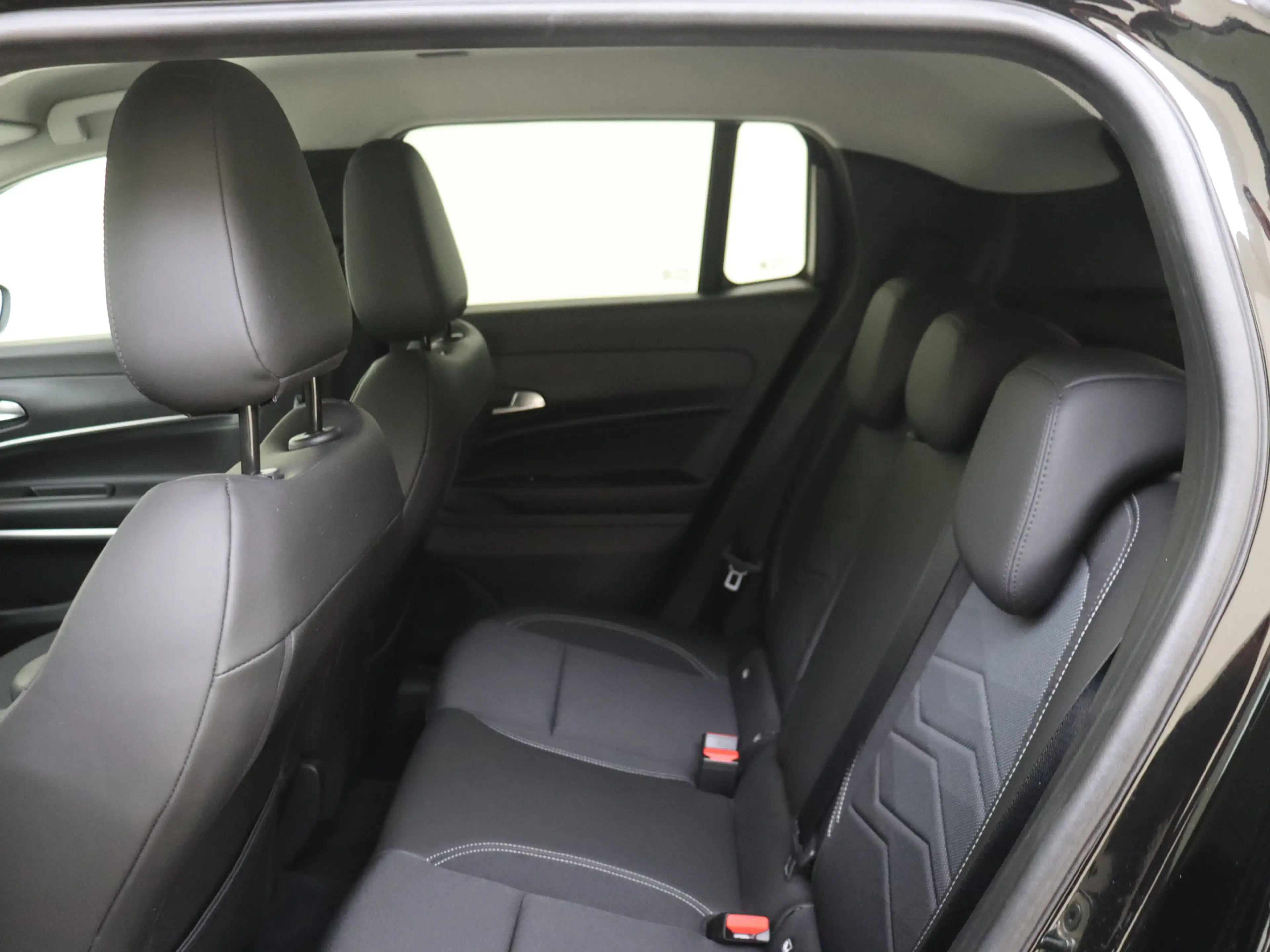 Jeep Avenger 1.2 e-Hybrid Summit YP — photo 12