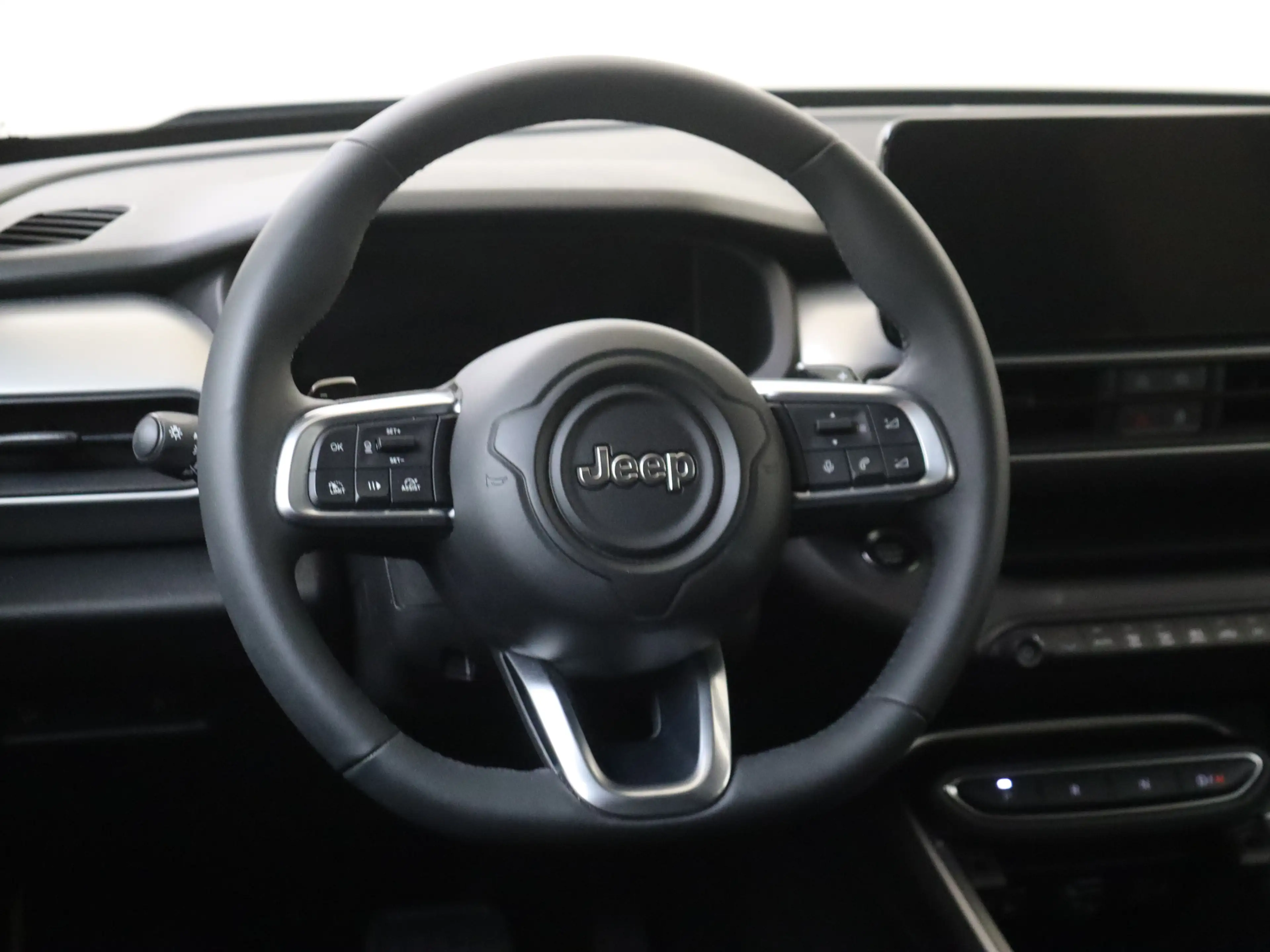 Jeep Avenger 1.2 e-Hybrid Summit YP — photo 6