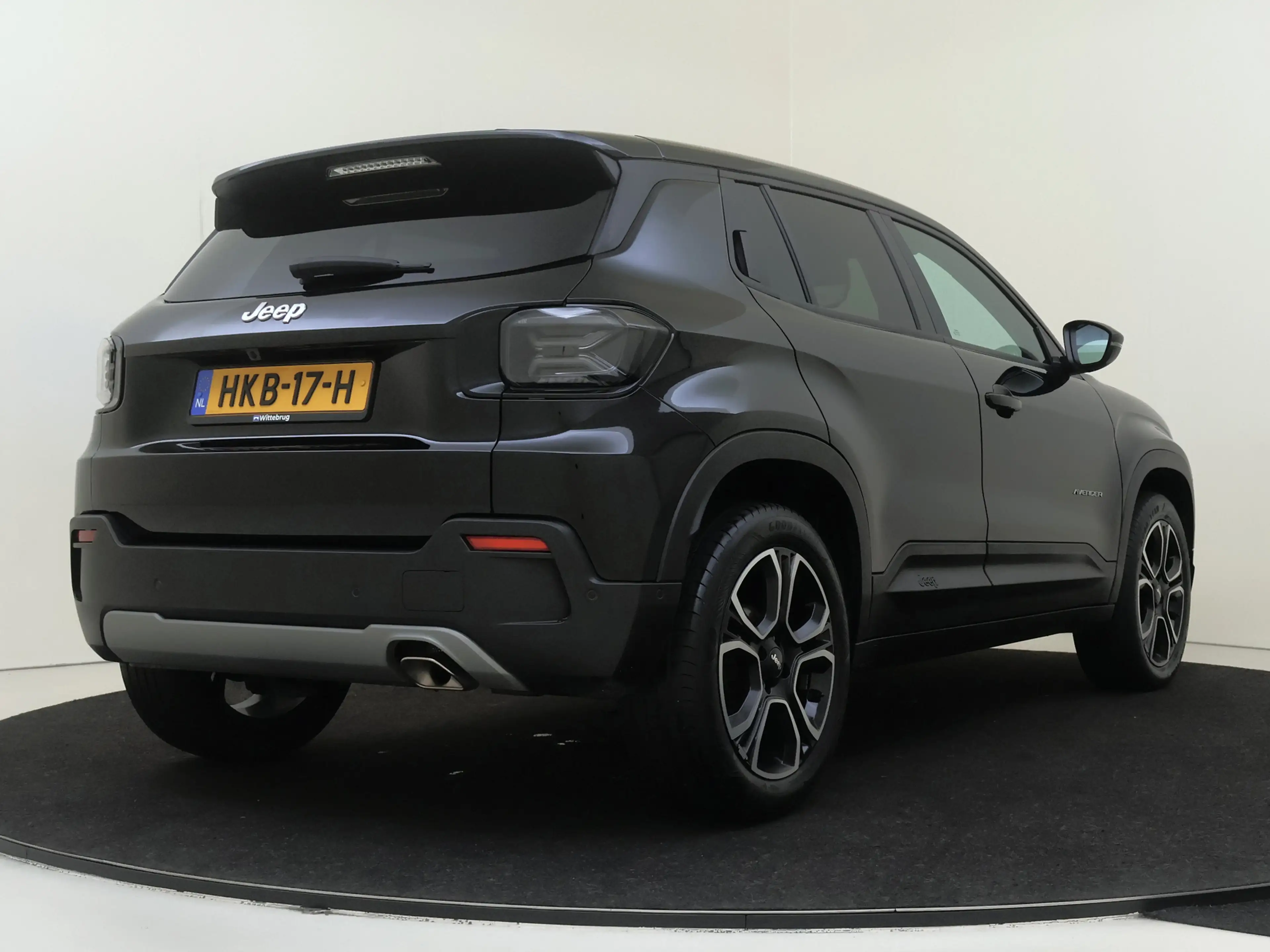 Jeep Avenger 1.2 e-Hybrid Summit YP — photo 11