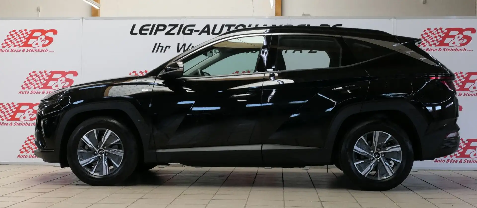 Hyundai TUCSON Select Mild-Hybrid 4WD*AUT*LED*NAV*APP* Schwarz - 2