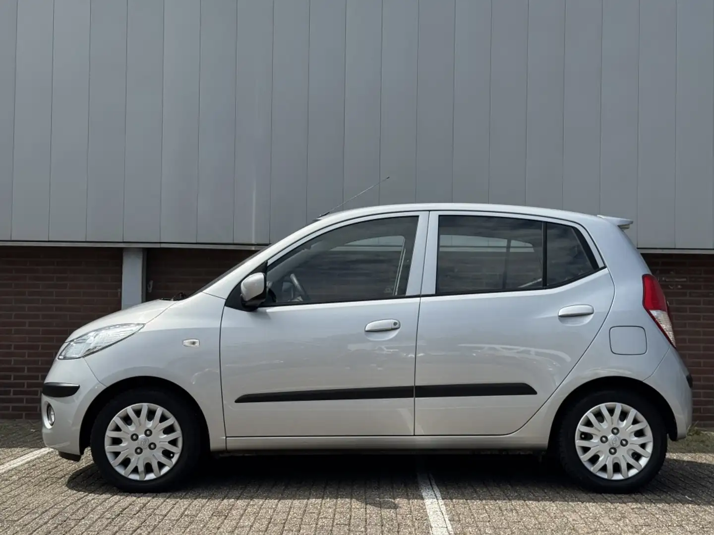 Hyundai i10 1.25i Dynamic Cool Grau - 2