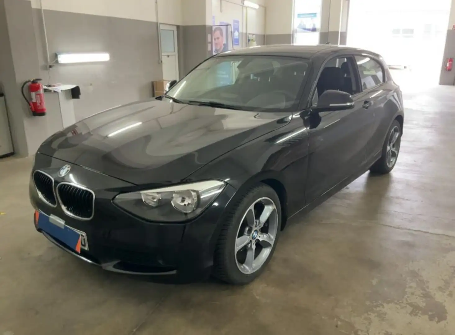 BMW 114 114i Essential Edition Negro - 1