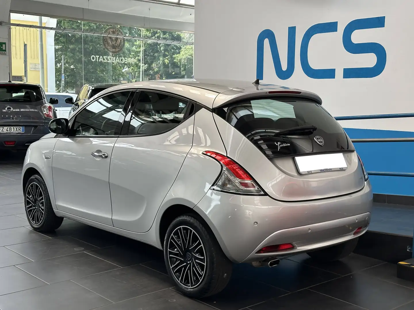 Lancia Ypsilon 1.2 Gold S&S 69CV "10.500 senza vincoli" Argento - 2