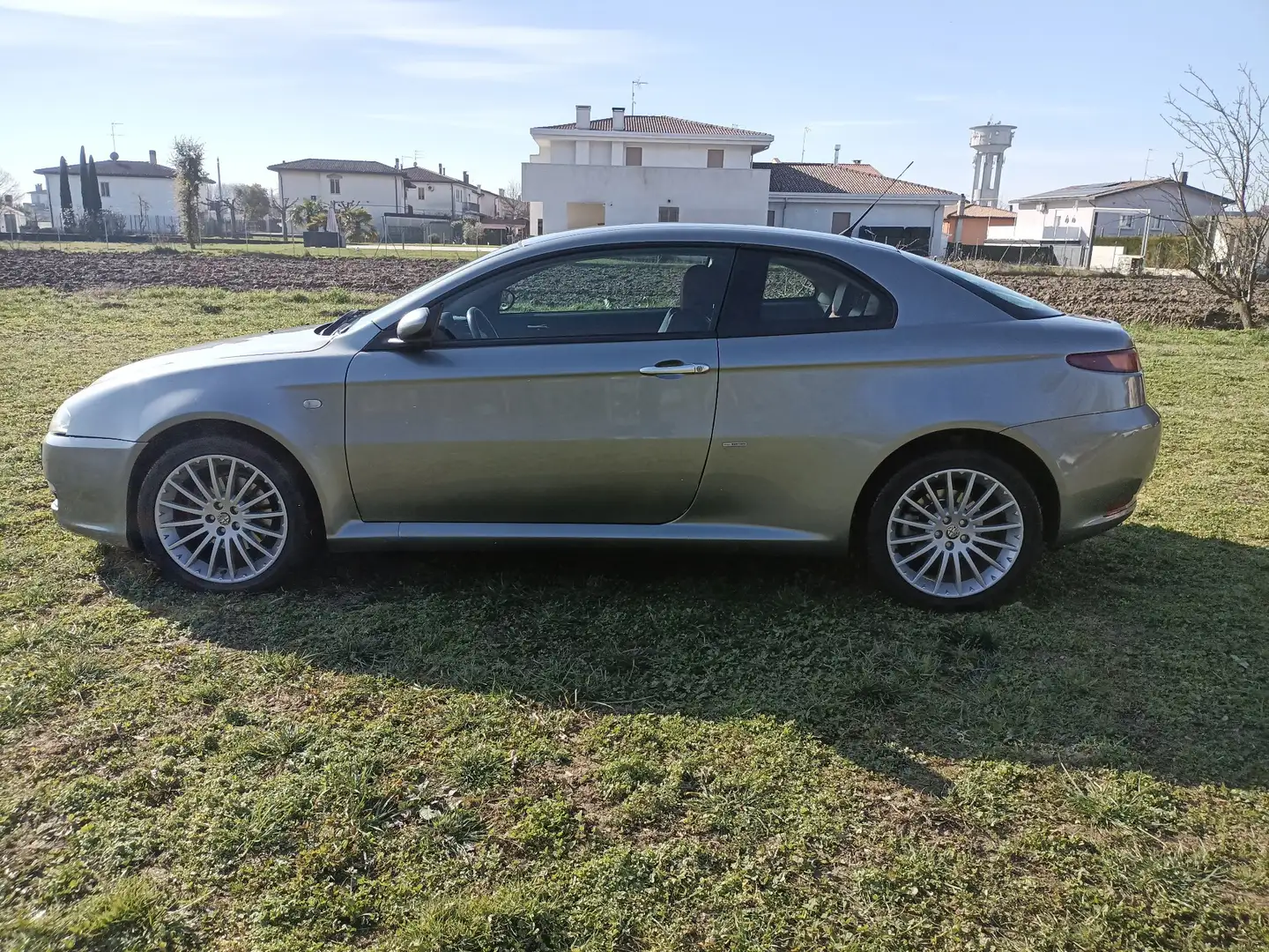 Alfa Romeo GT 1.9 jtd mjt Distinctive - 2