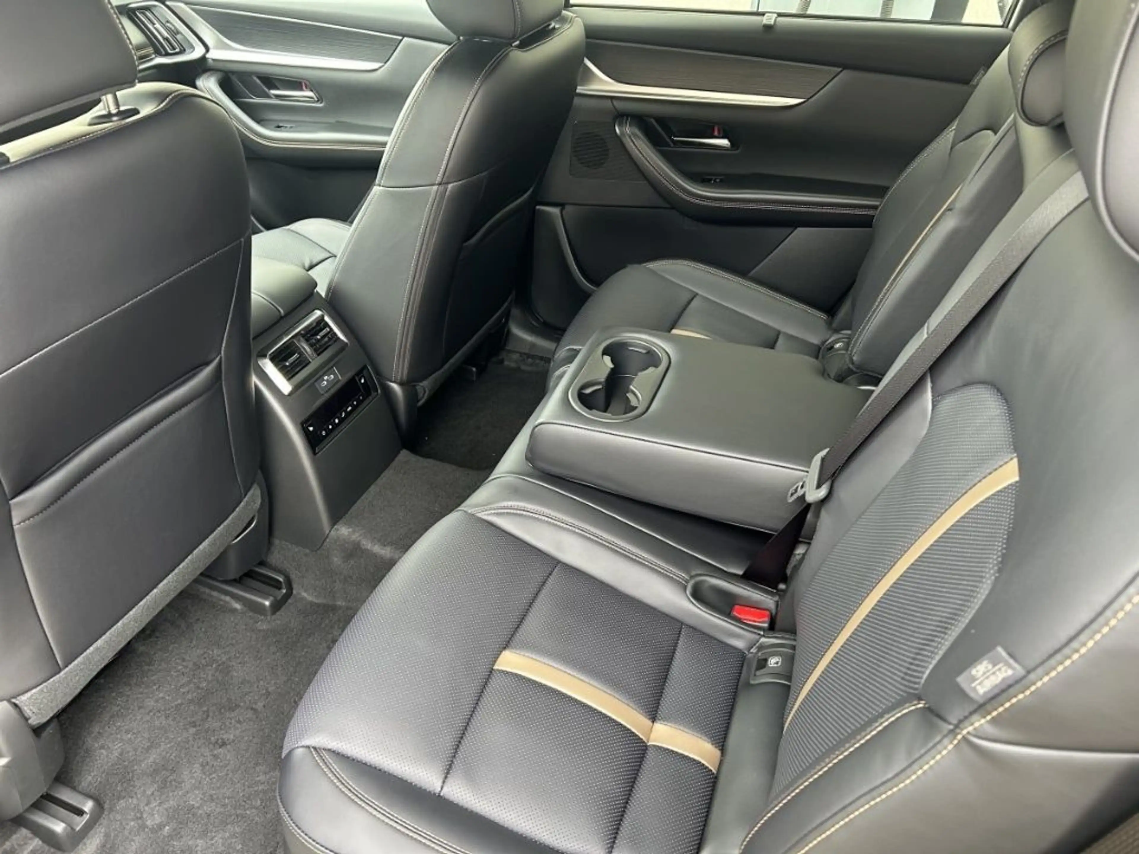 Mazda CX-80 PHEV AWD 327PS Homura Plus MJ2026 — photo 11