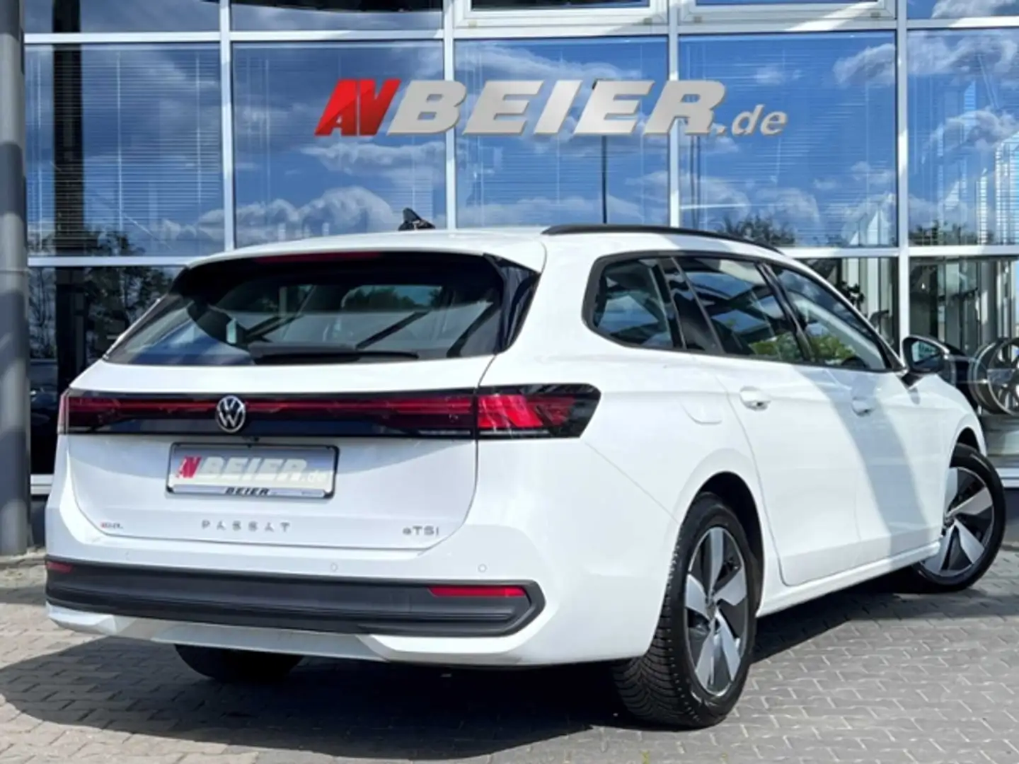 Volkswagen Passat Variant LED SHZ PDC Navi Verkehrz. Automatik ACC Blanco - 2