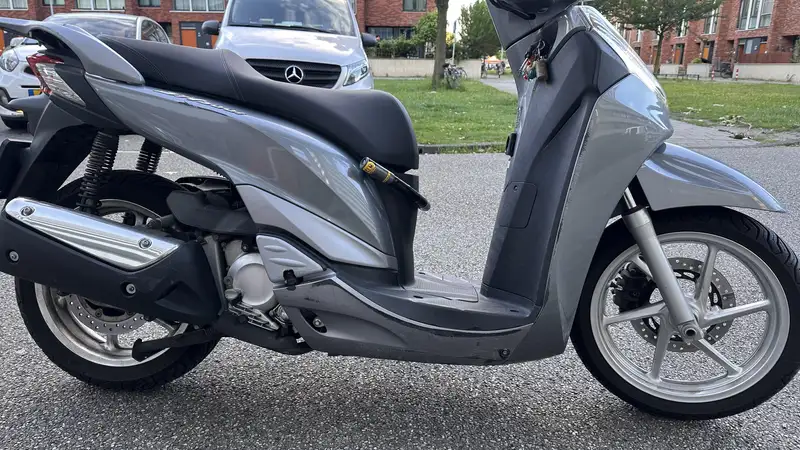 Honda SH 300 - foto 4
