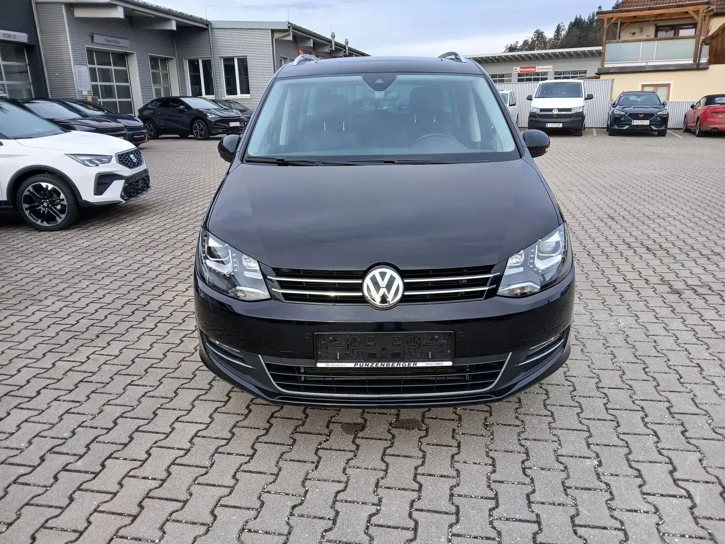Volkswagen Sharan Business+ TDI SCR DSG 7-Sitzer Schwarz - 2
