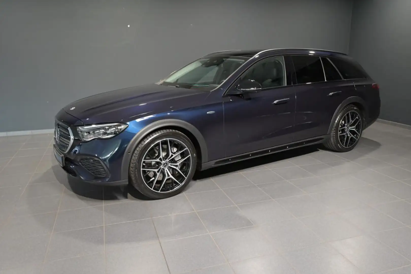 Mercedes-Benz E 300 T de 4M All Terrain PREMIUM/PANO/AHK/NIGHT Blau - 1