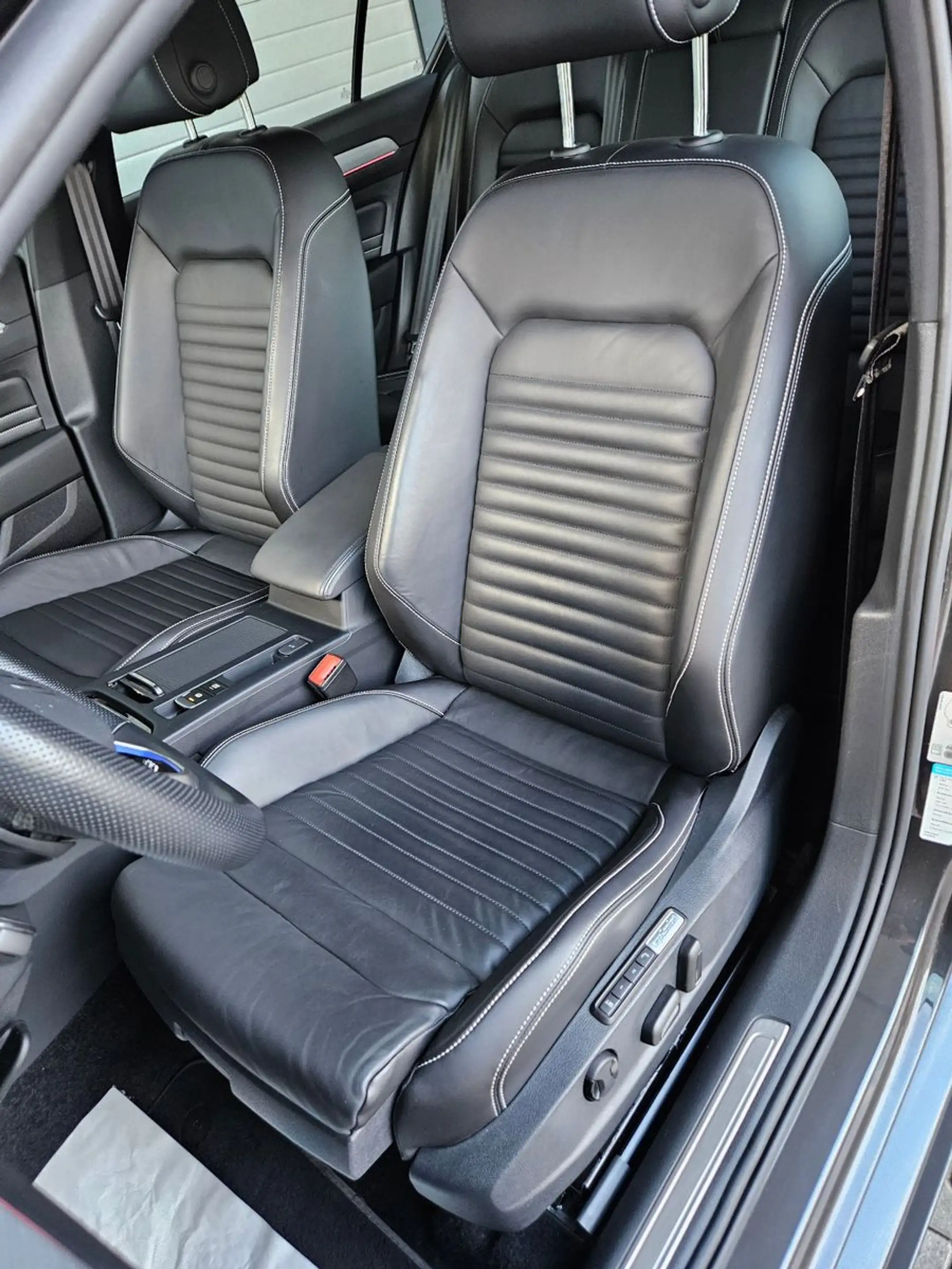 Volkswagen Passat 1.4 TSI GTE Vollleder HUD 1Hand — photo 10