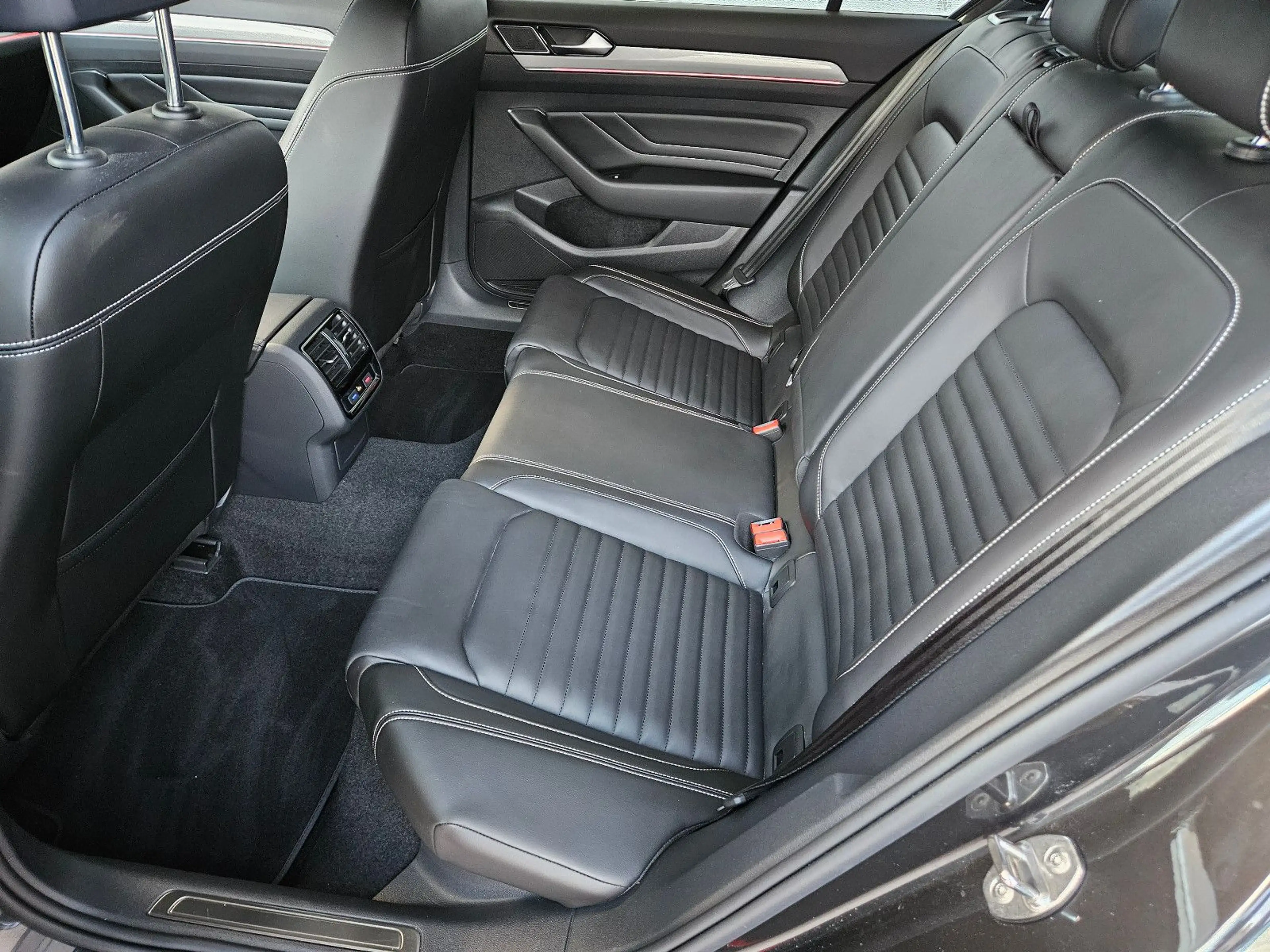 Volkswagen Passat 1.4 TSI GTE Vollleder HUD 1Hand — photo 14