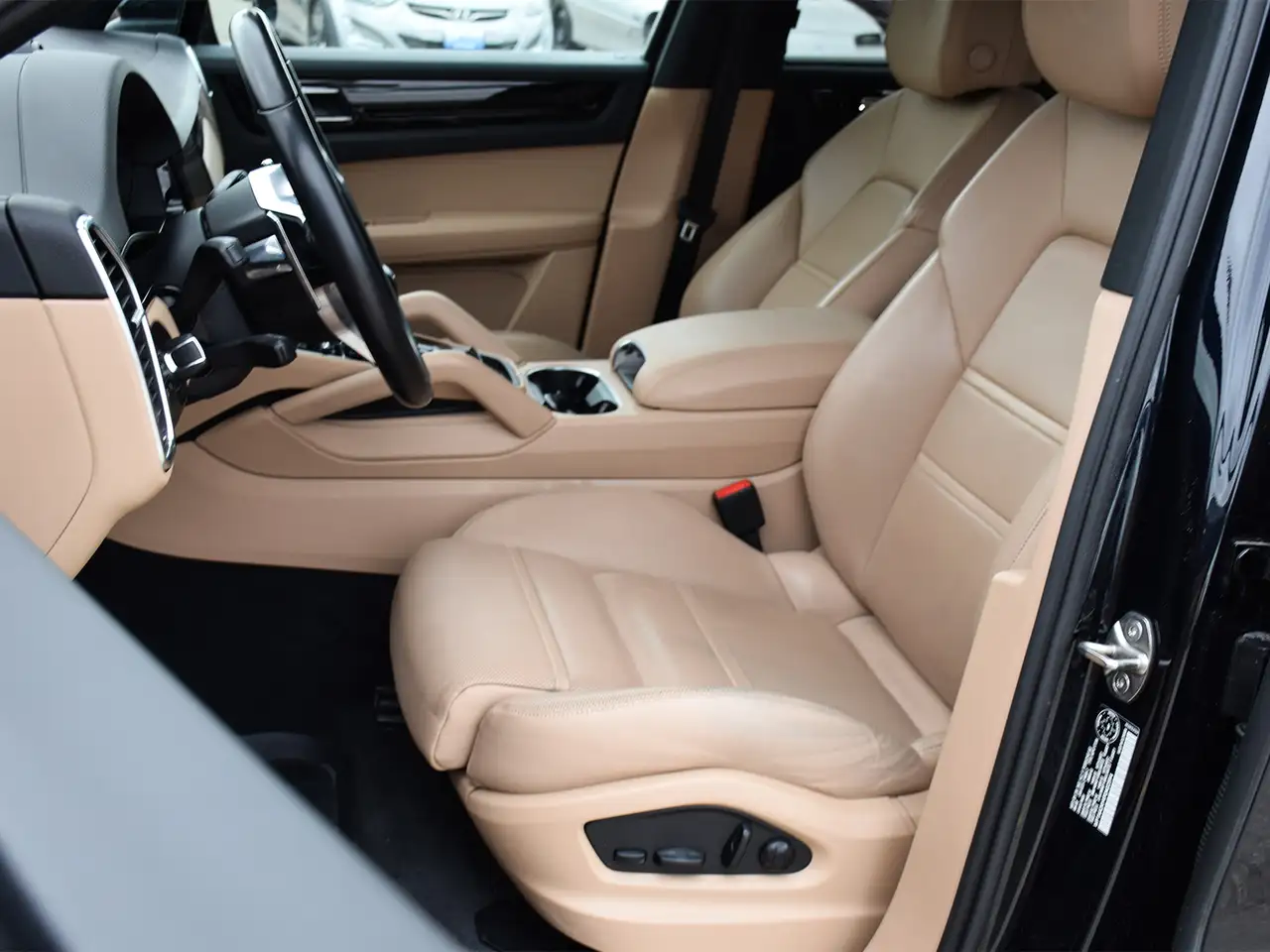 Porsche Cayenne снимка Porsche Cayenne