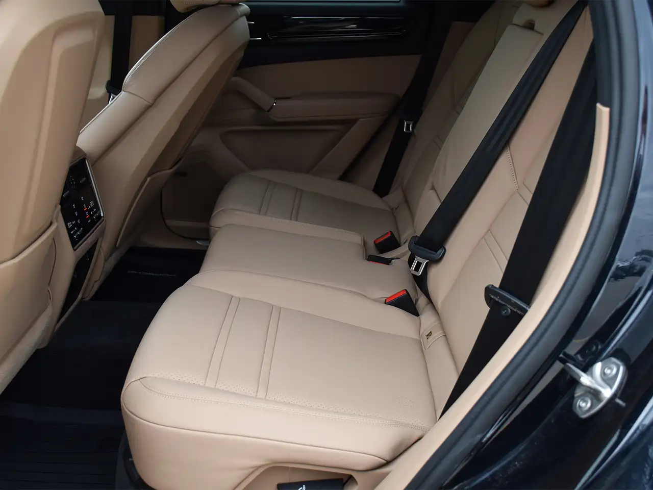Porsche Cayenne снимка Porsche Cayenne