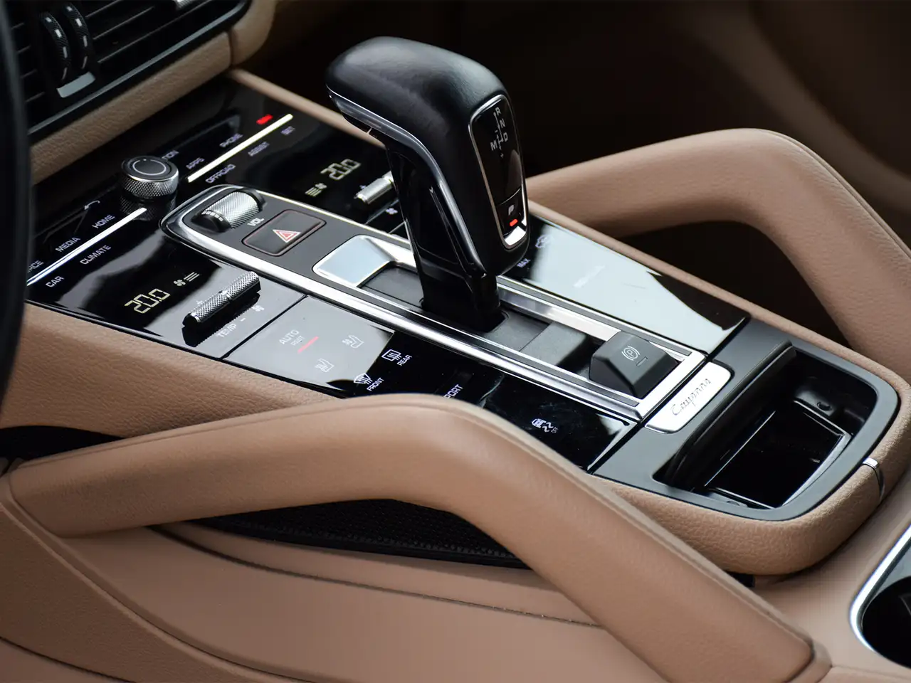 Porsche Cayenne снимка Porsche Cayenne