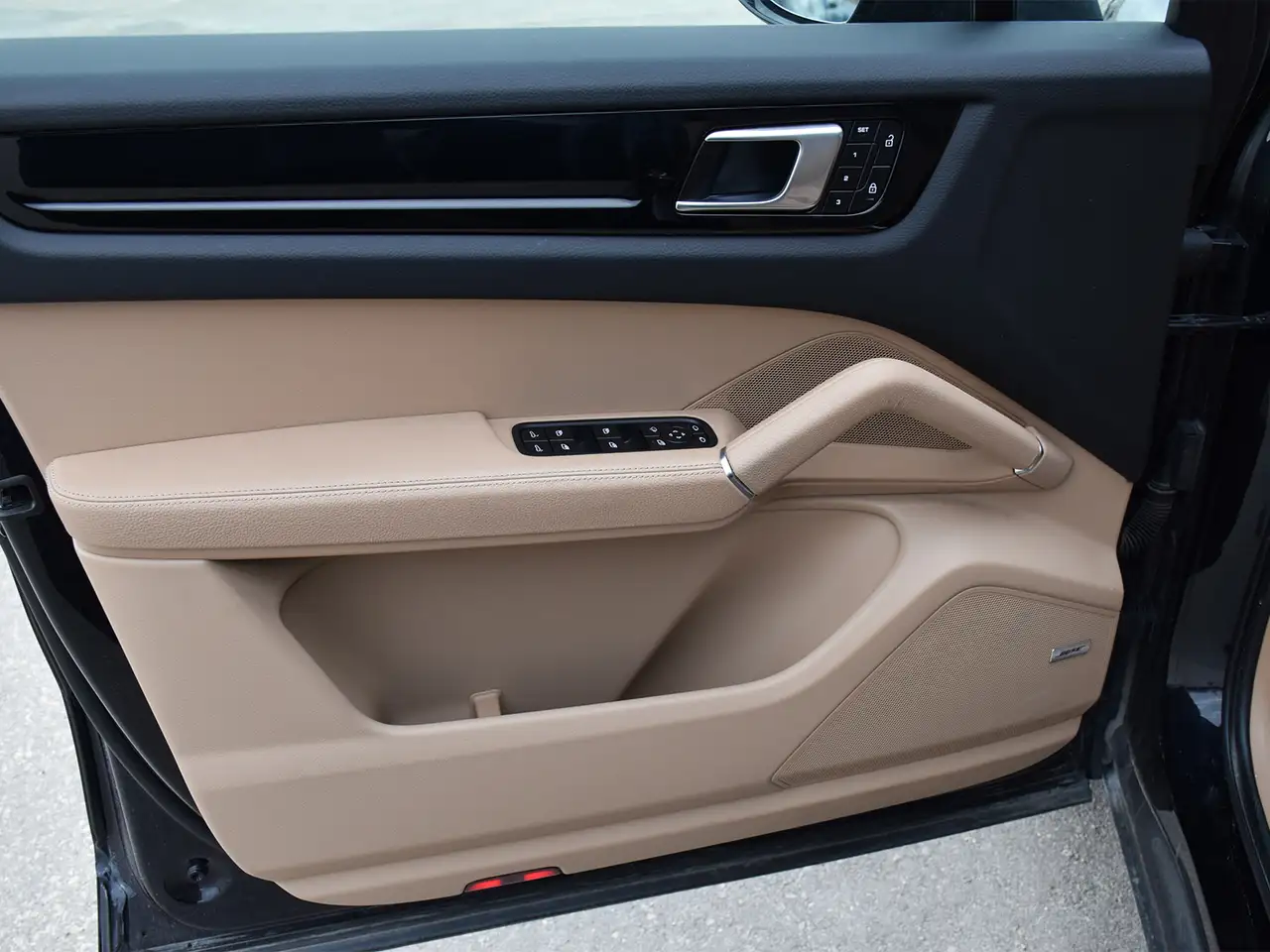 Porsche Cayenne снимка Porsche Cayenne