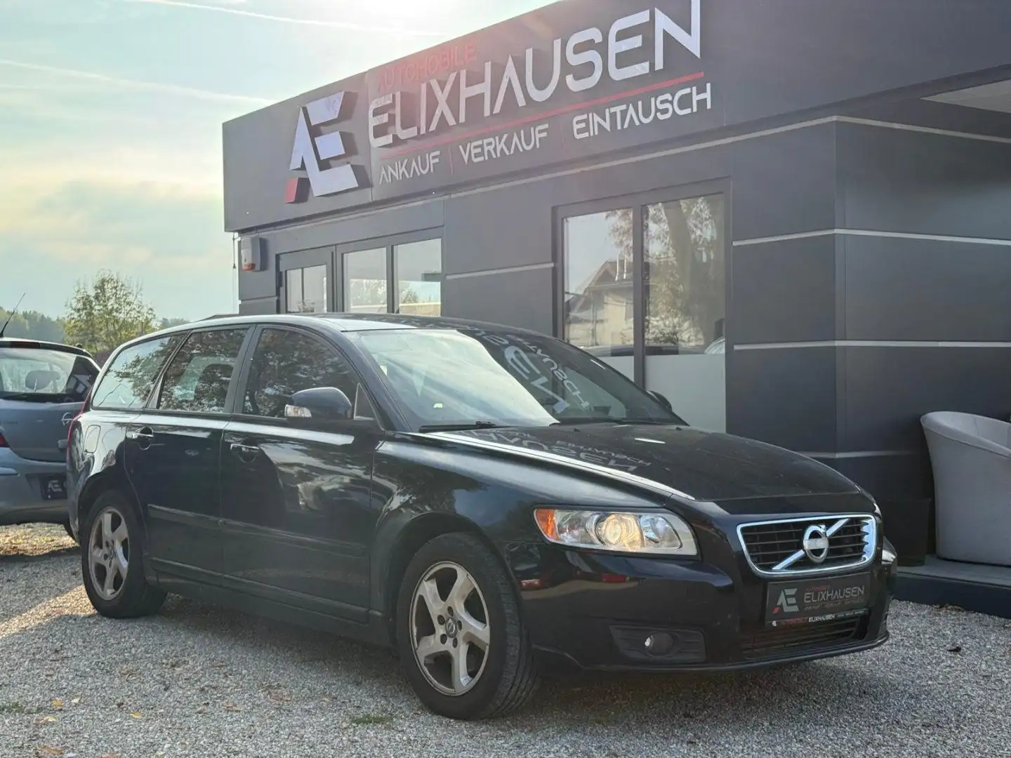 Volvo V50 D3 Business Edition Schwarz - 1