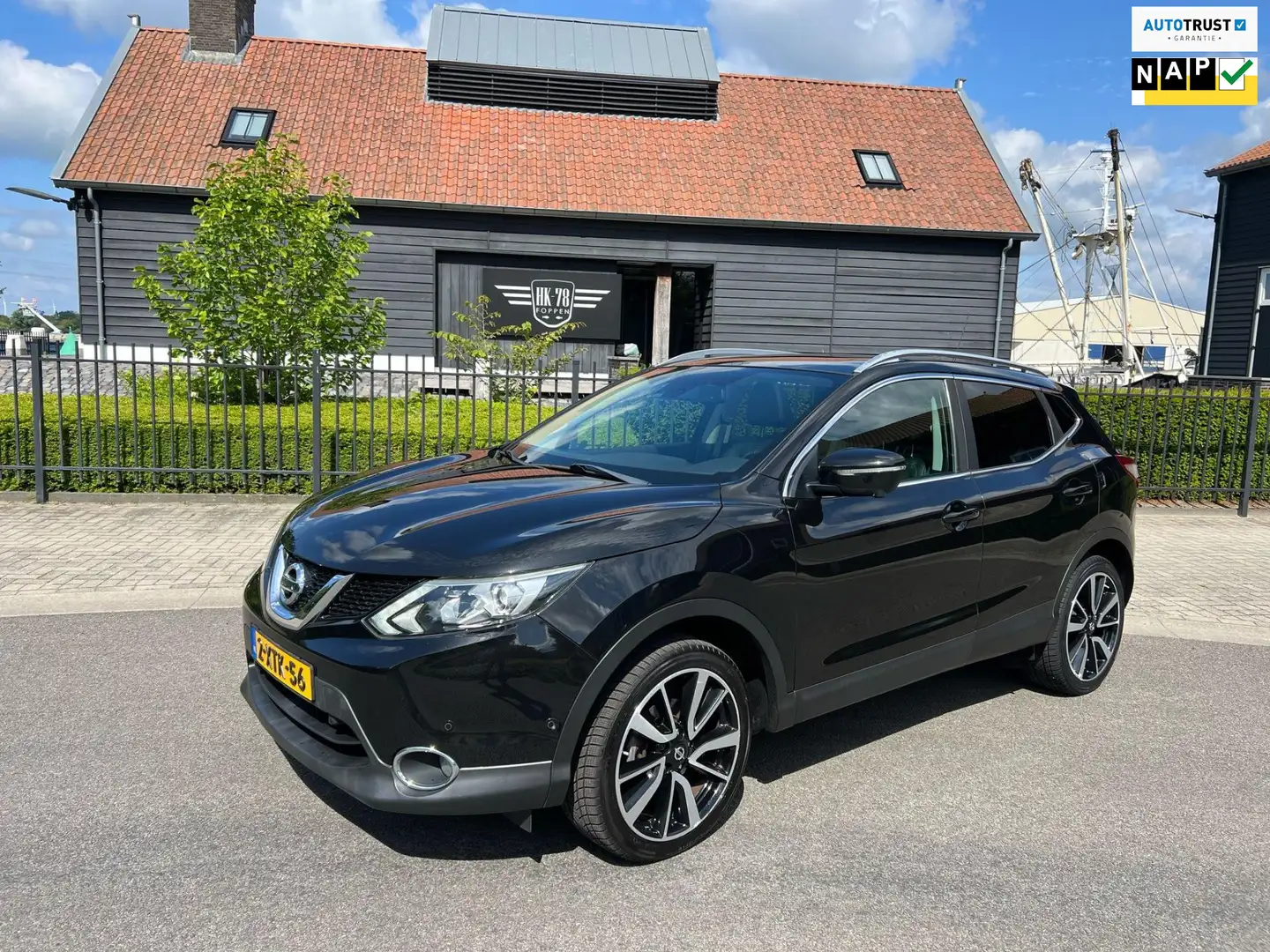Nissan Qashqai 1.2 Premier Edition AIRCO/ECC LEER PANORAMADAK CAM Schwarz - 1