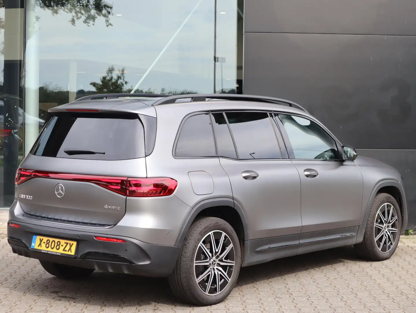 Mercedes-Benz EQB 300 4MATIC AMG Line 7-persoons | 360 camera | Navigati Grigio - 2