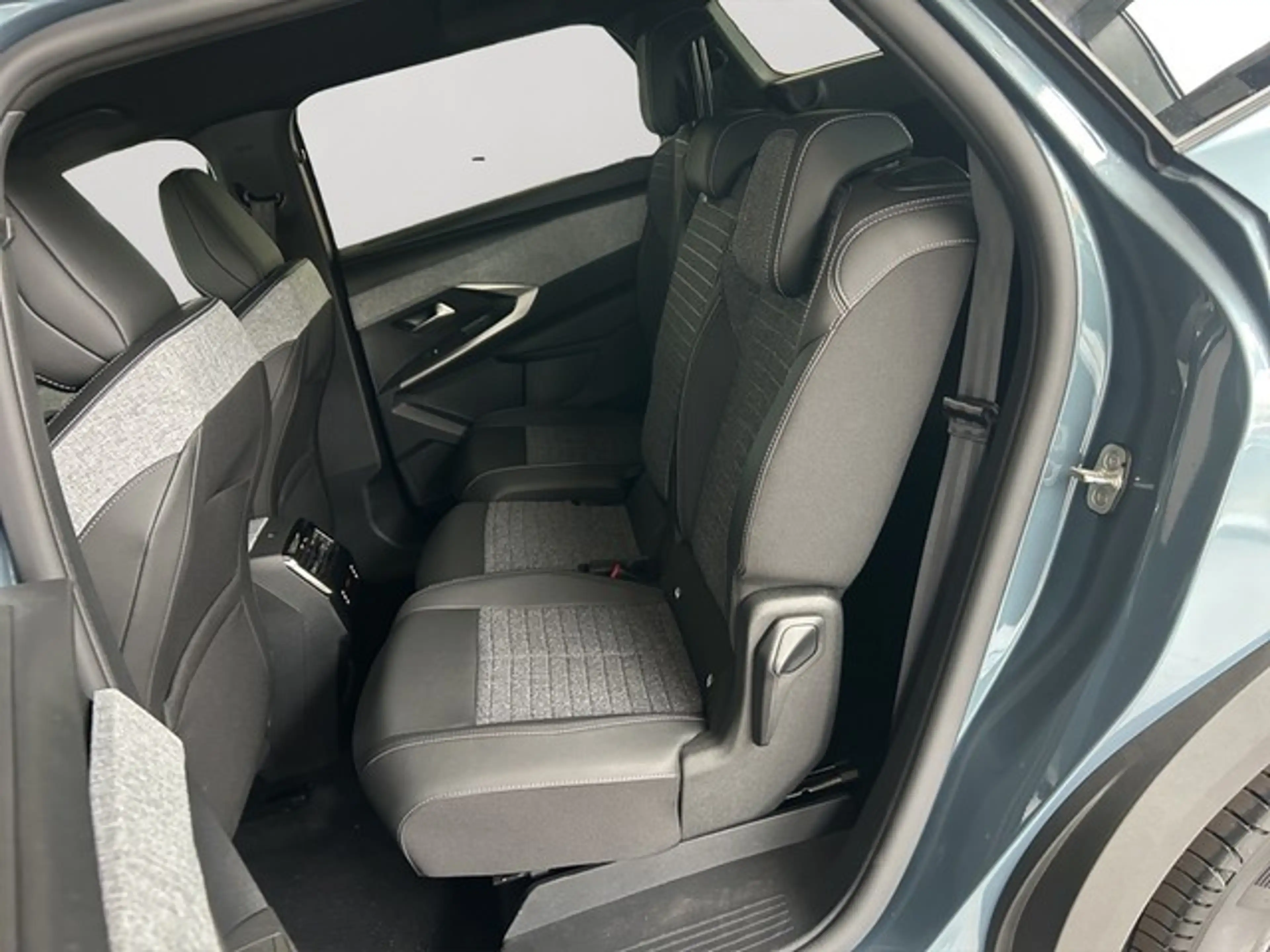 Peugeot 5008 GT HYBRID 136 E-DSC6 — photo 15