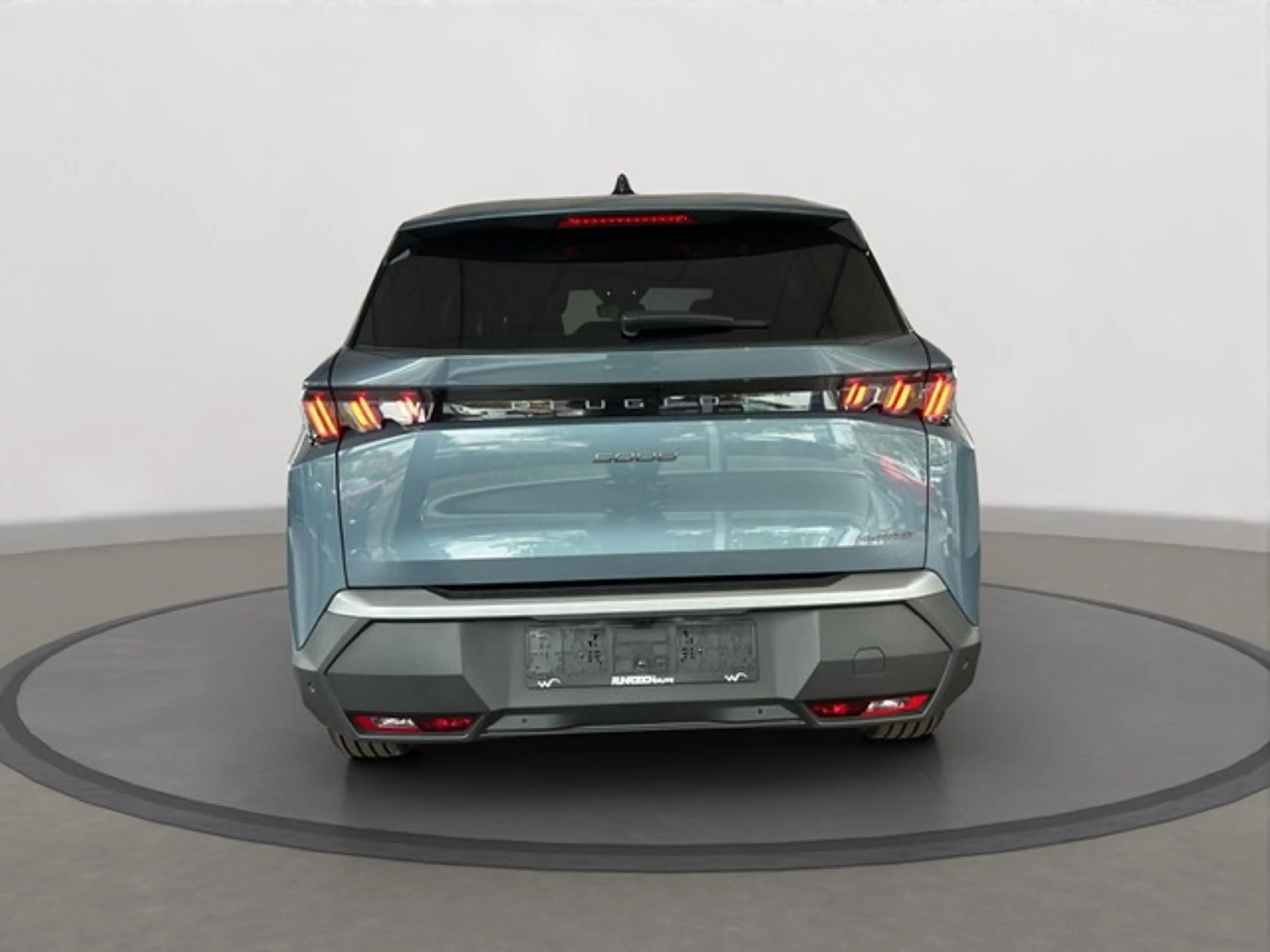 Peugeot 5008 GT HYBRID 136 E-DSC6 — photo 4