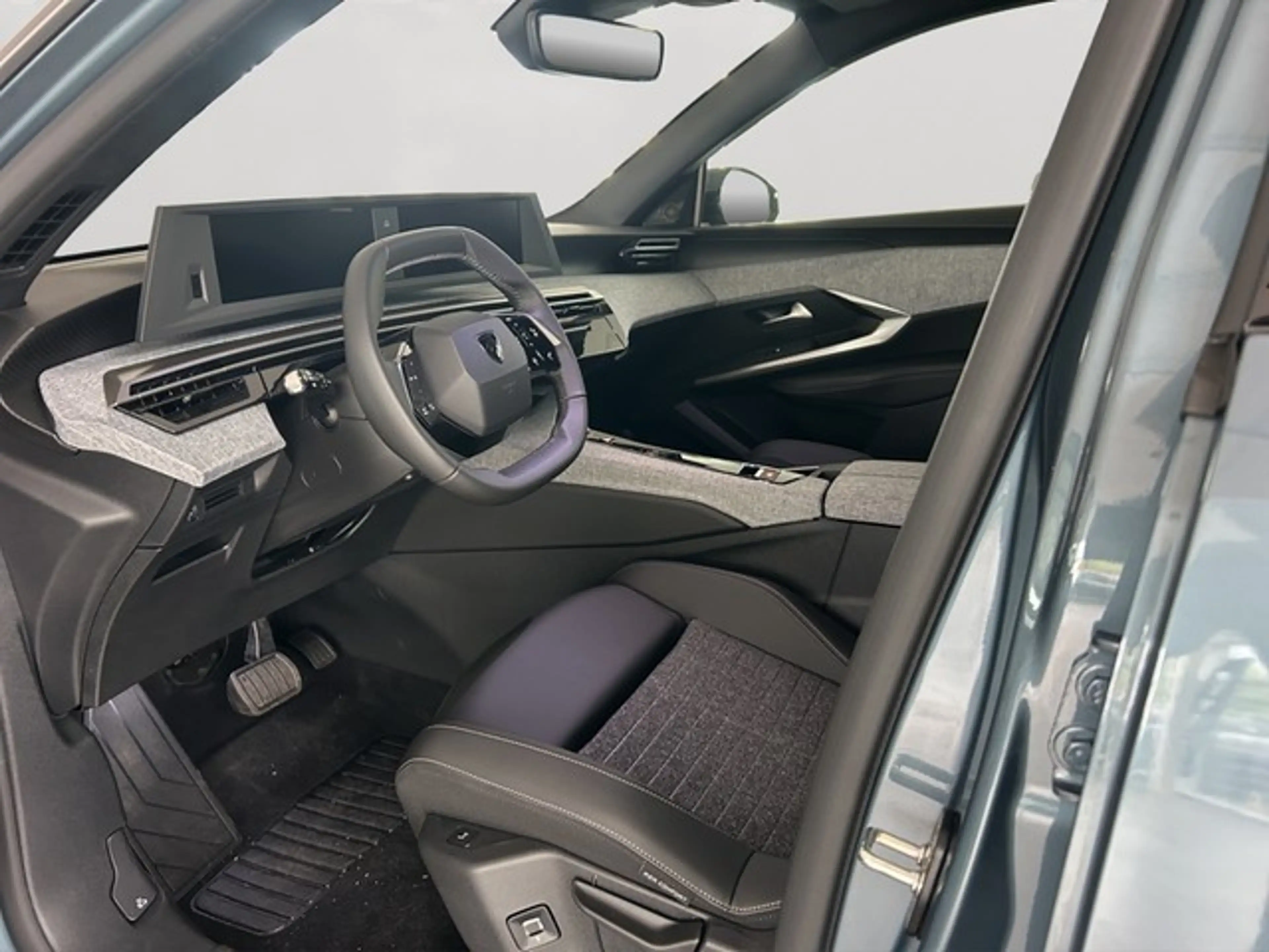 Peugeot 5008 GT HYBRID 136 E-DSC6 — photo 8