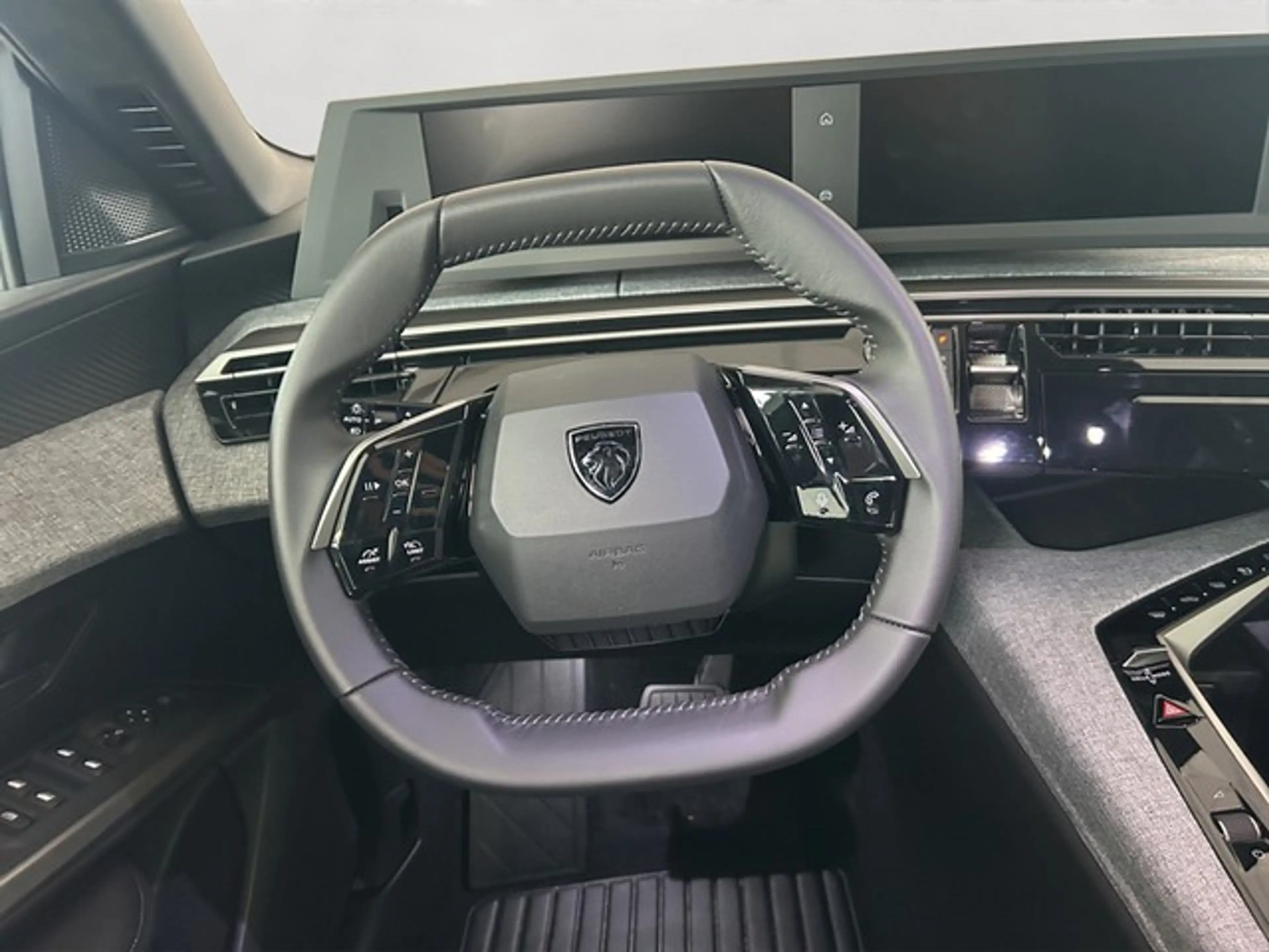 Peugeot 5008 GT HYBRID 136 E-DSC6 — photo 13