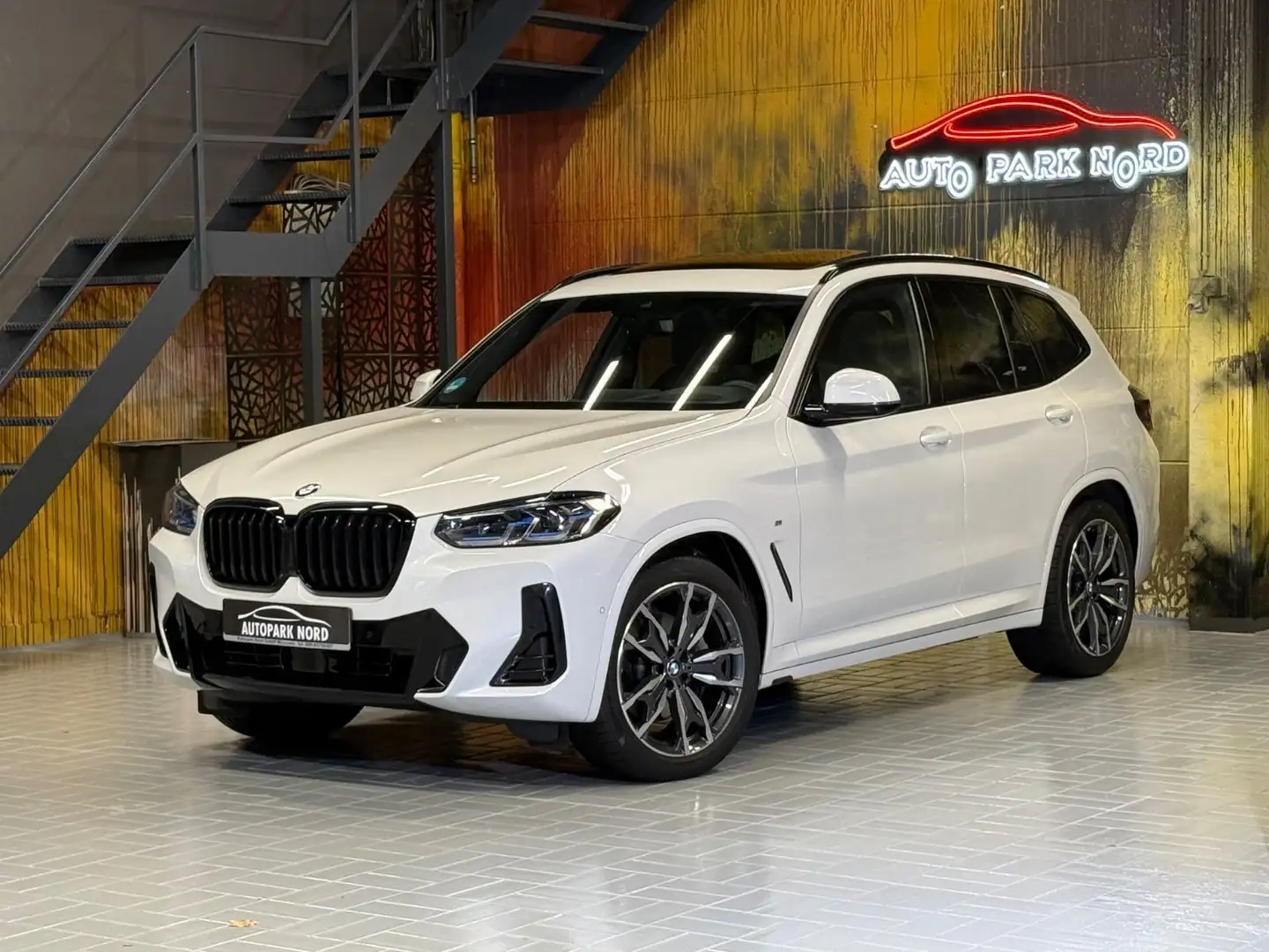BMW X3 xDrive 30d M Sport LASER~PANO~KAMERA~HUD~AHK Weiß - 1