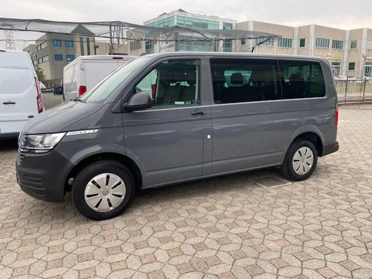Volkswagen T6 Caravelle 2.0 TDI 110 CV TRENDLINE 9 P Grigio - 1
