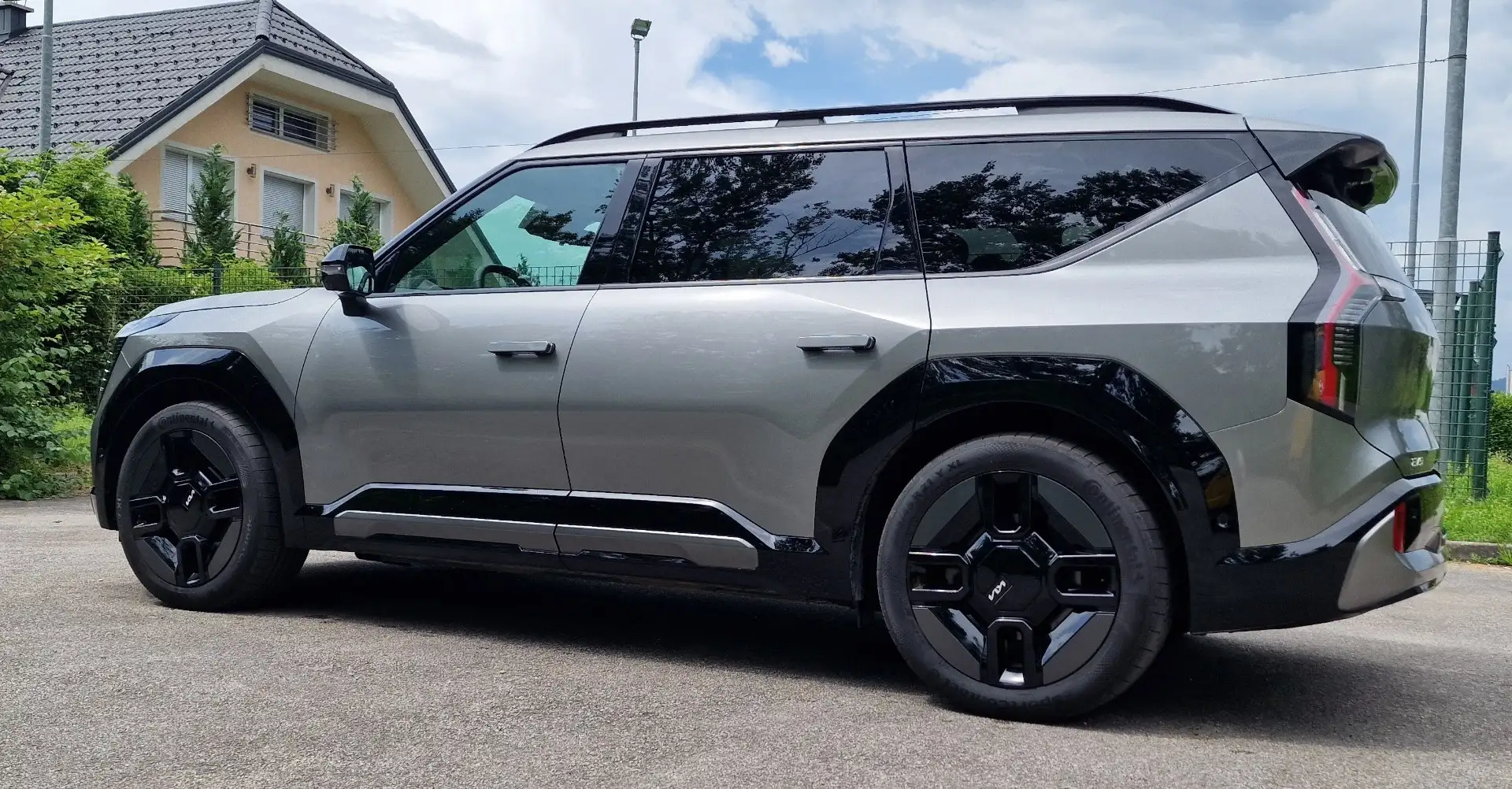 Kia EV9 99,8-kWh AWD GT-line Launch Edition Grau - 2