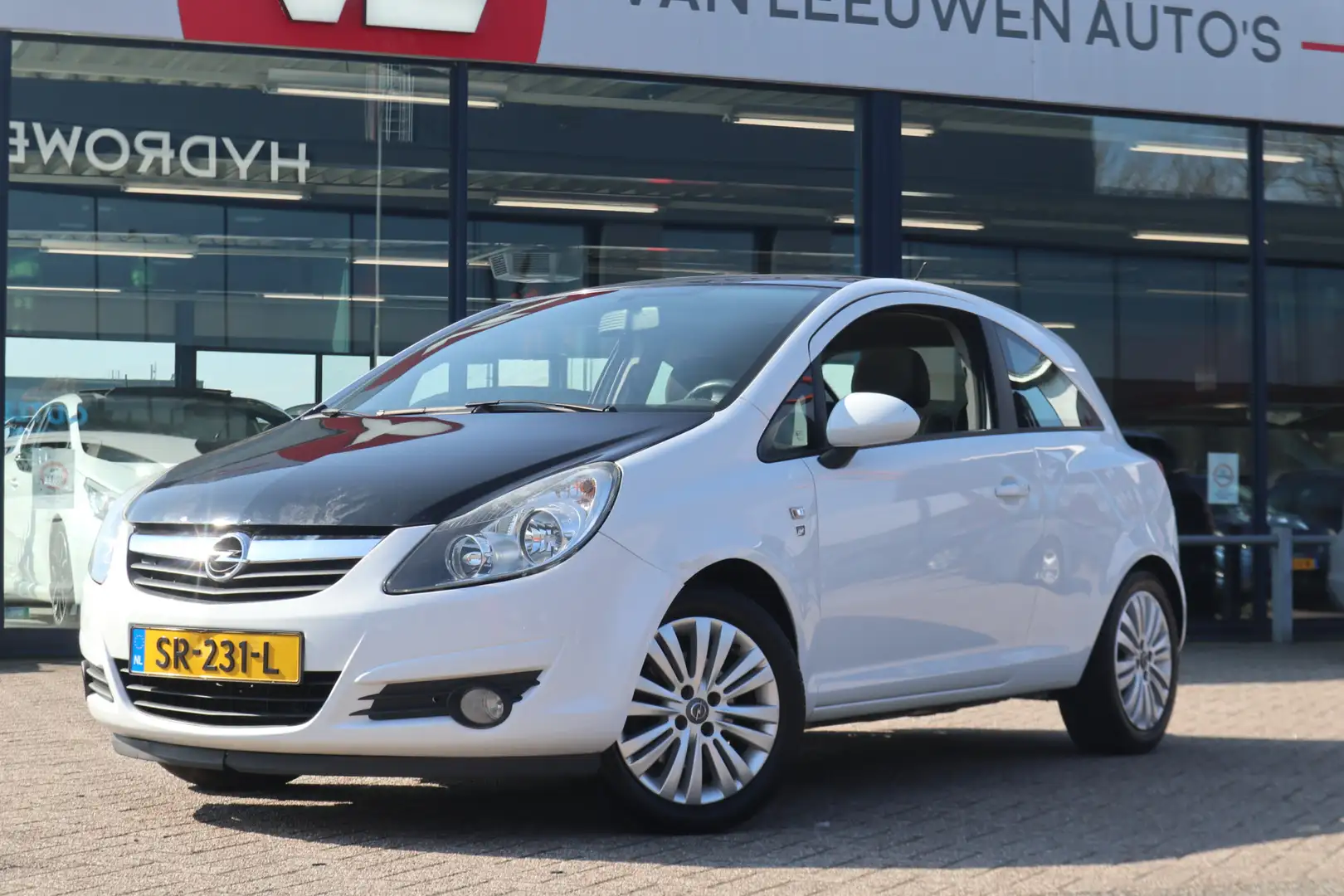 Opel Corsa 1.4-16V Sport | Zo Mee | Lees Tekst | Read Text Wit - 1