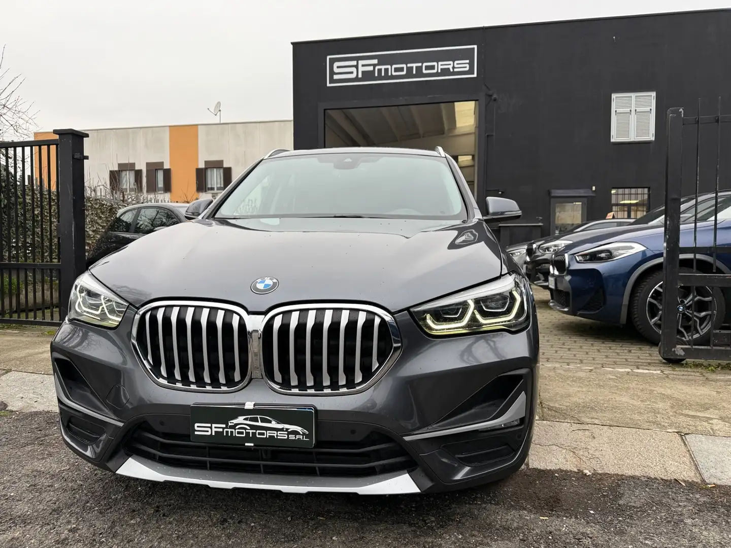 BMW X1 sDrive18d Msport Xline Grau - 1