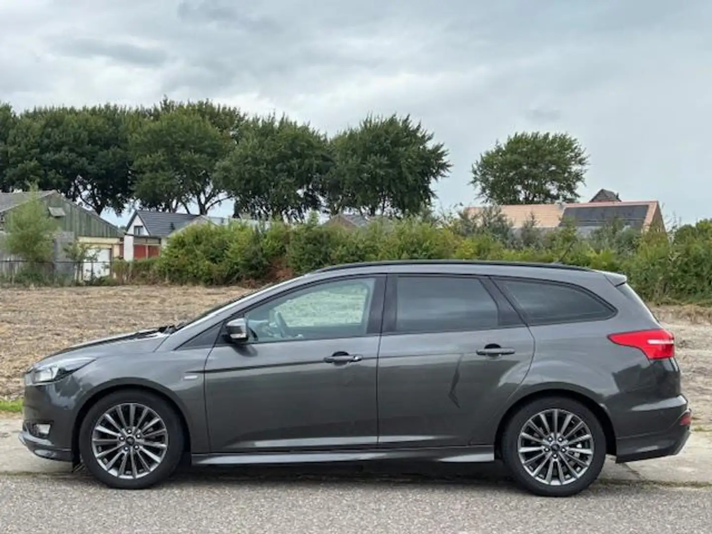 Ford Focus Wagon 1.0 ST-Line ECC Audio-CD/Navigatie LED LMV 1 Gris - 2