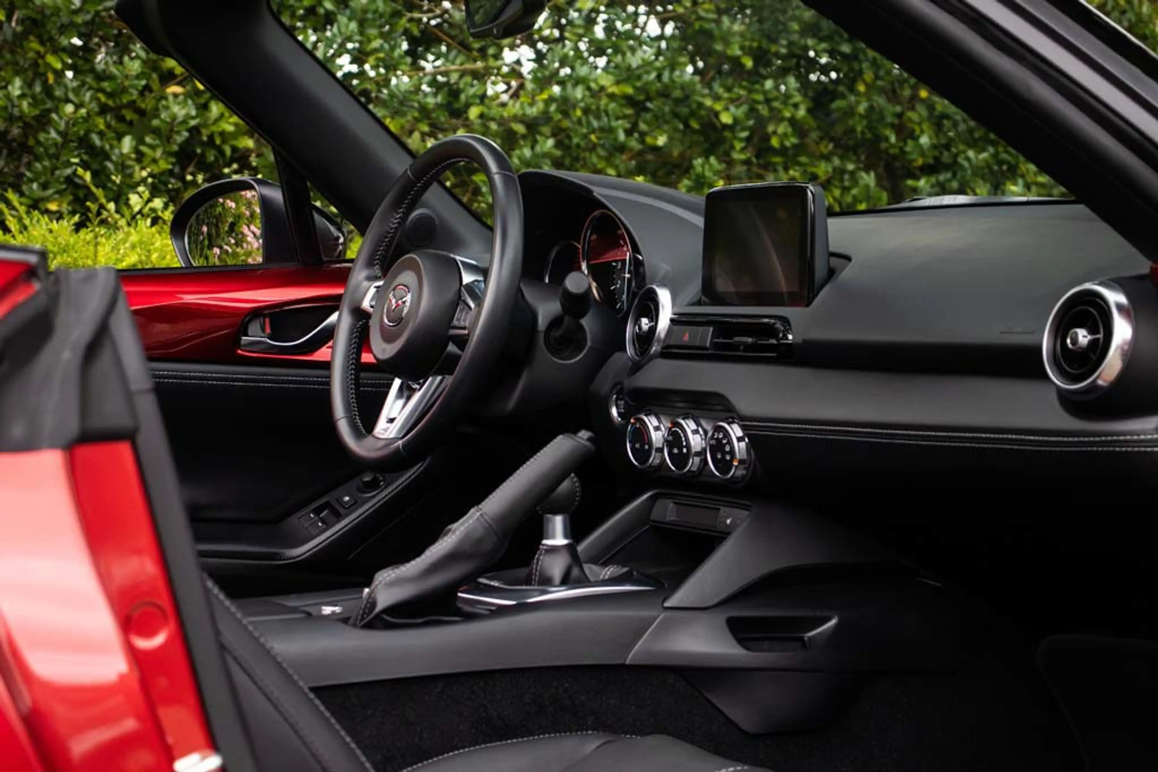 Mazda MX-5 ND 1,5l SkyActiv-G 132 GT-M Soul Red Crystal Metal — photo 13