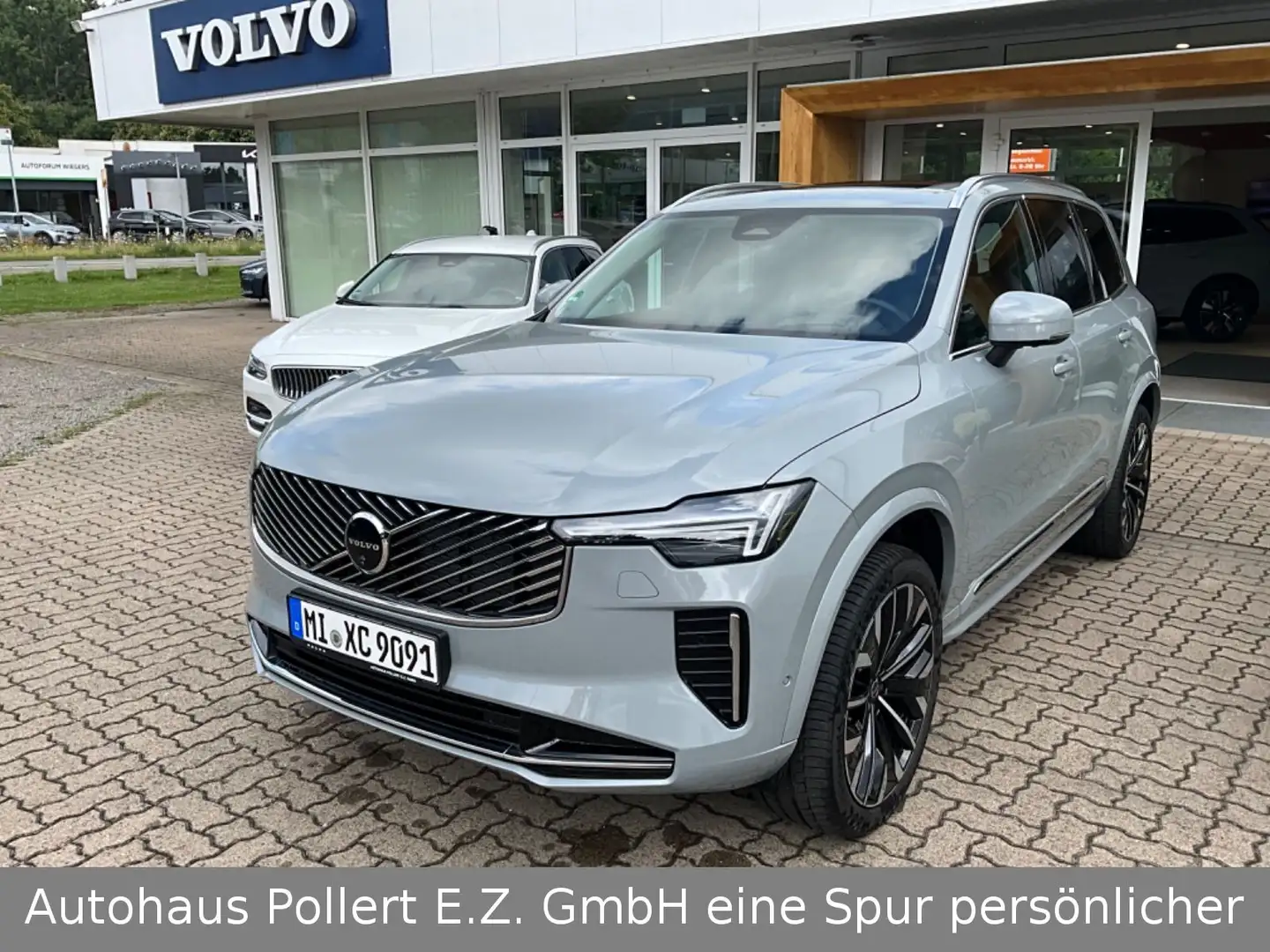 Volvo XC90 Ultra Bright AWD Grau - 1
