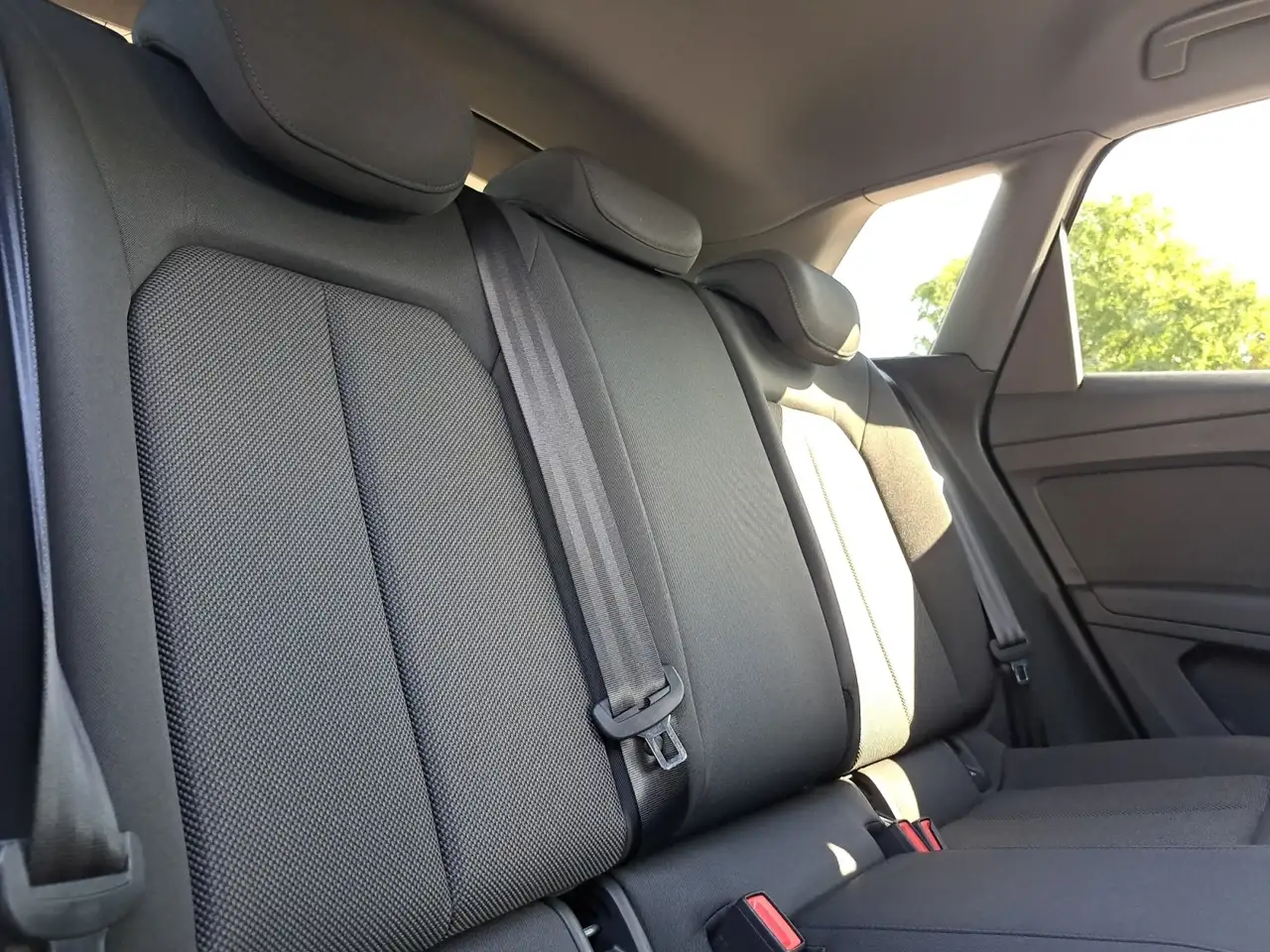 Audi Q4 40 WÄRMEPU NAV LED 19" PDC SHZ, миниатюра 13