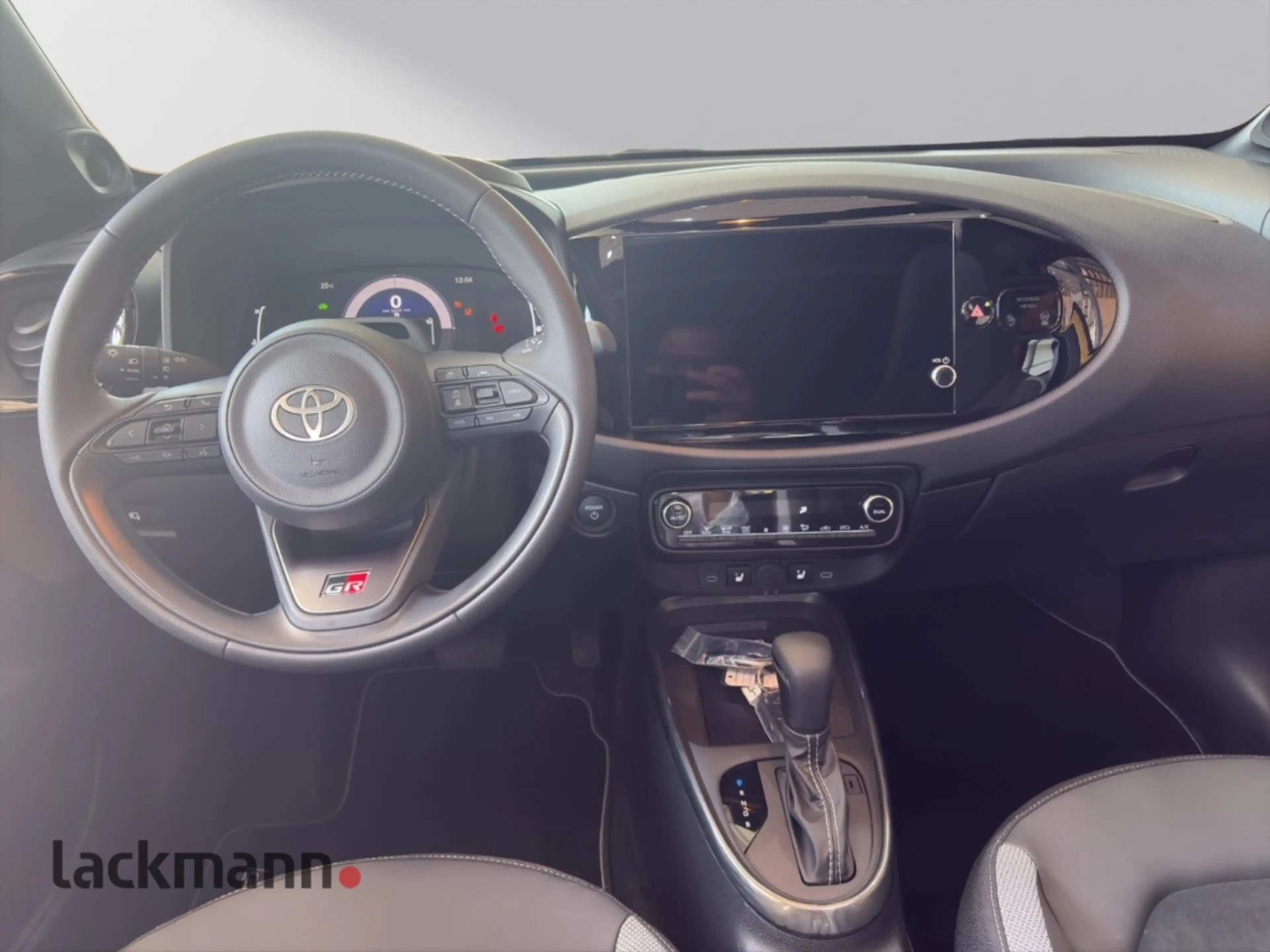 Toyota Aygo X Hybrid GR SPORT 1.5 — photo 10