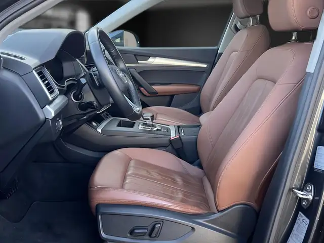 Audi Q5 view 12