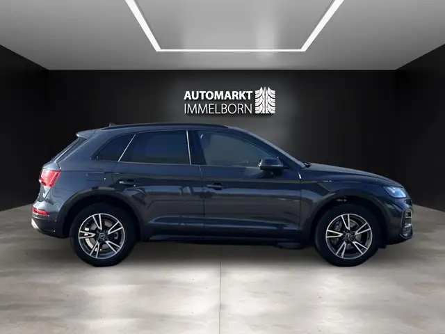 Audi Q5 view 8