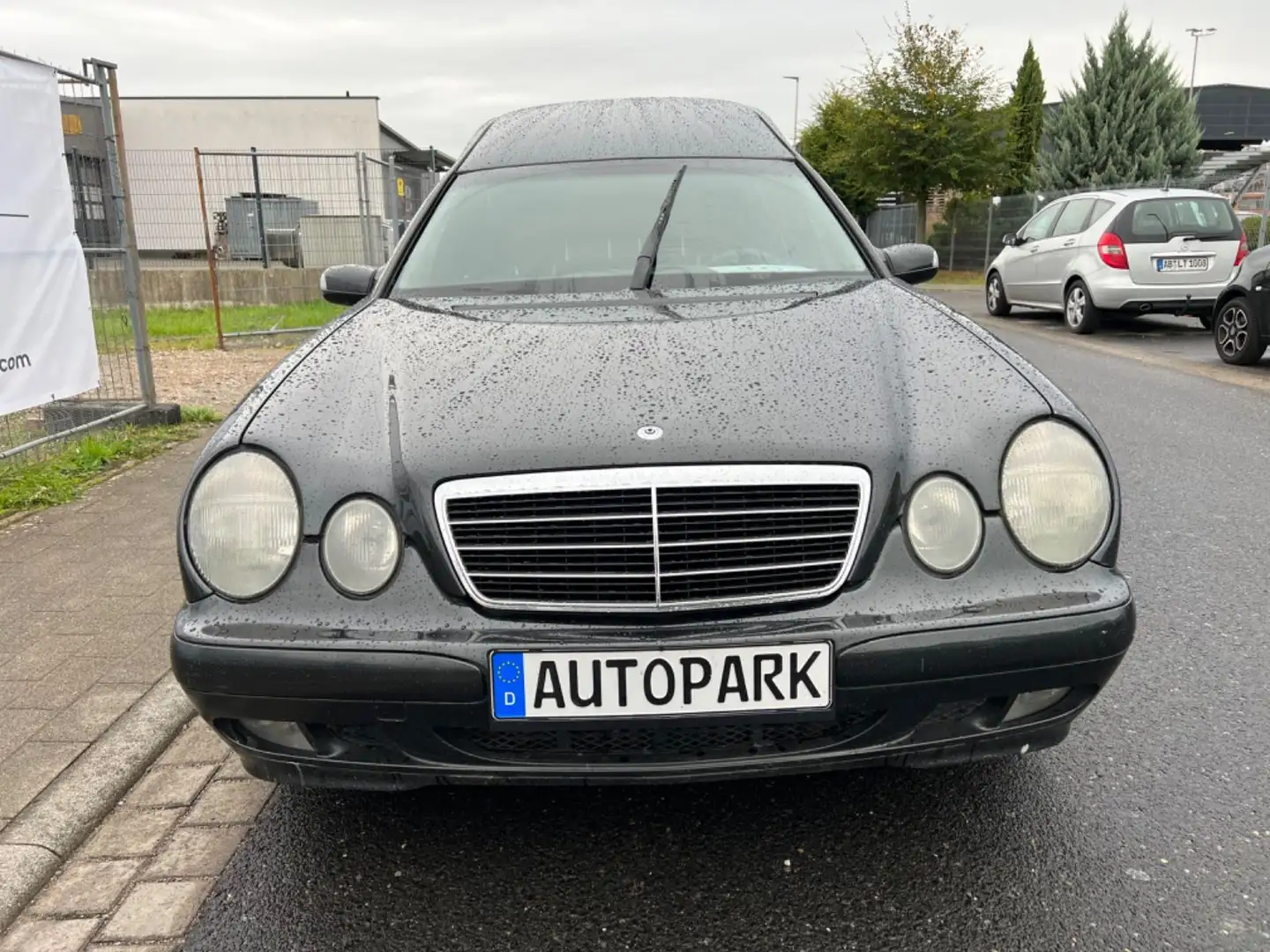 Mercedes-Benz E 220 CDI*Automatik*5 SITZE*BESTATTUNGSWAGEN*AHK Negro - 2
