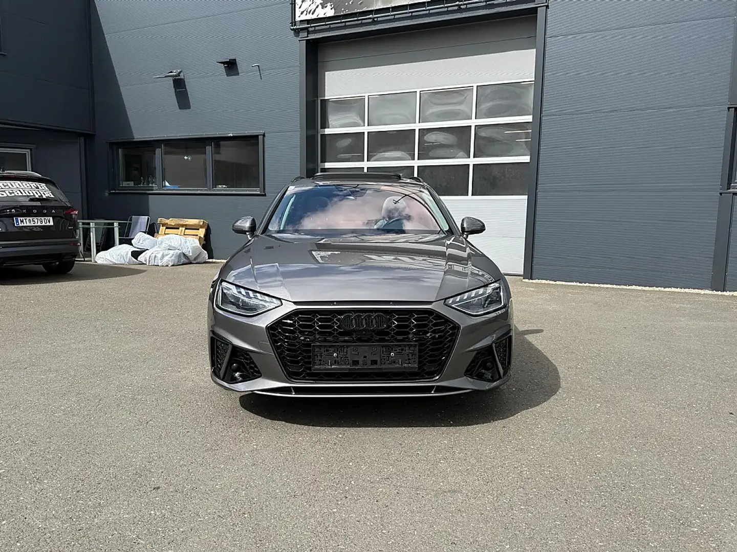 Audi A4 Avant 30 TDI S-line S-tronic ACC NAVI LED RÜFAK... Grau - 2