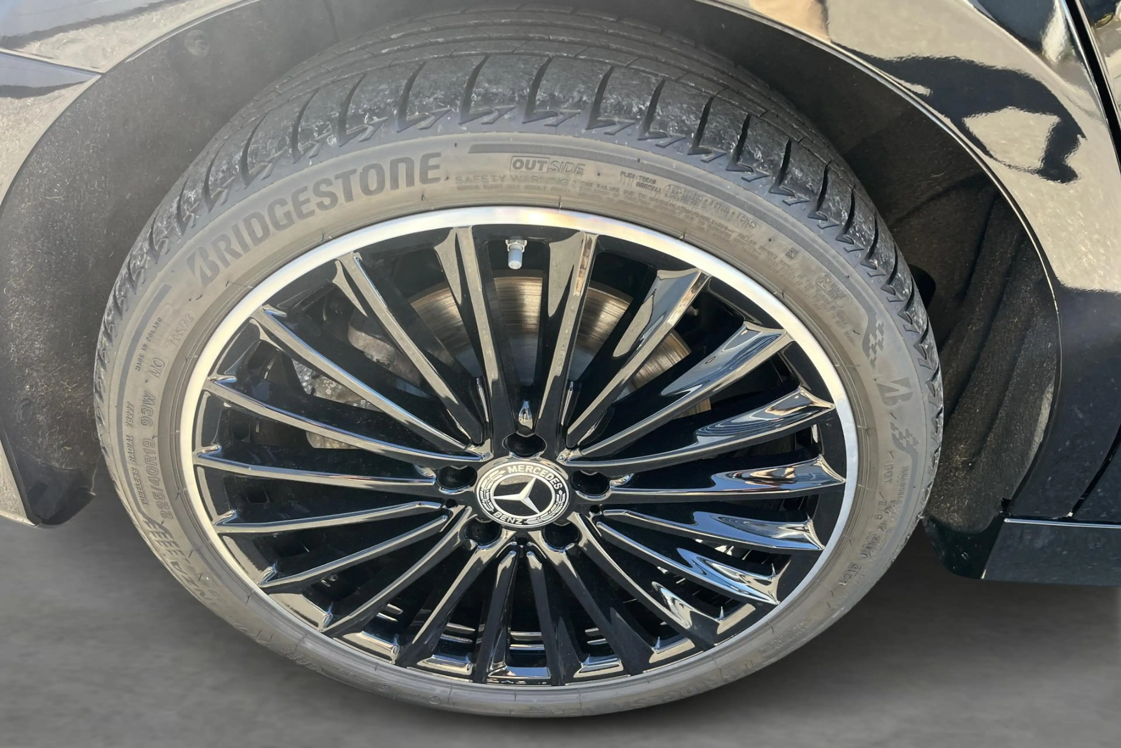 Mercedes-Benz A 250 Limousine A e AMG Line — photo 8