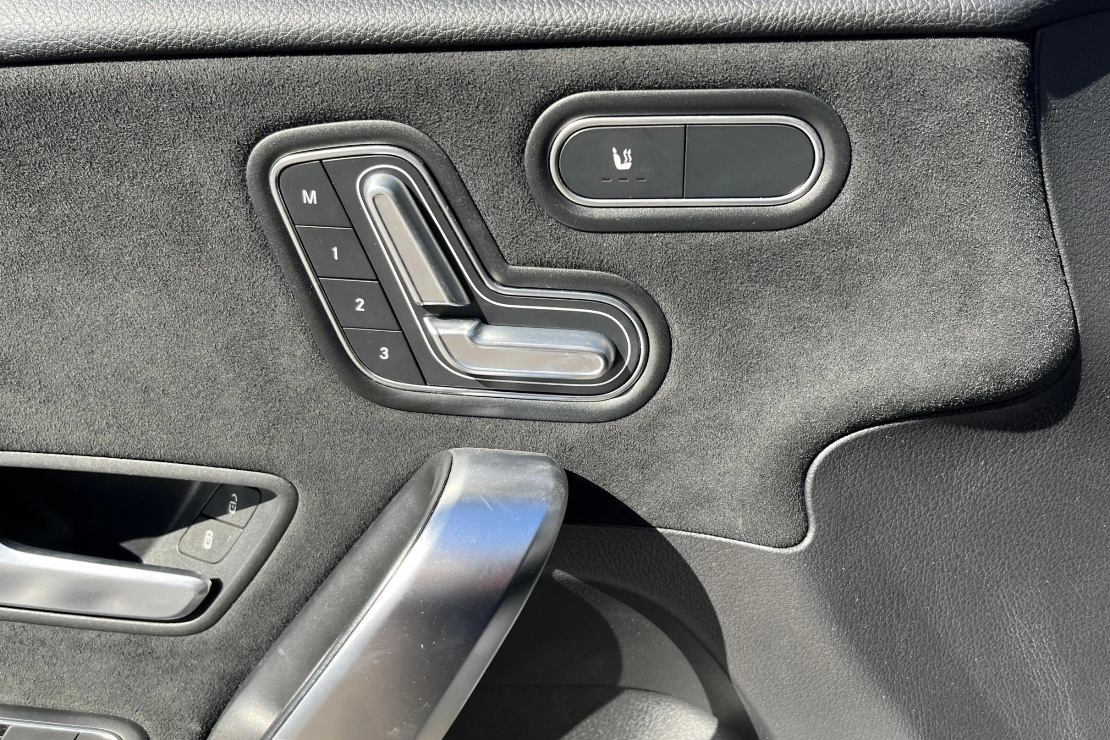 Mercedes-Benz A 250 Limousine A e AMG Line — photo 12