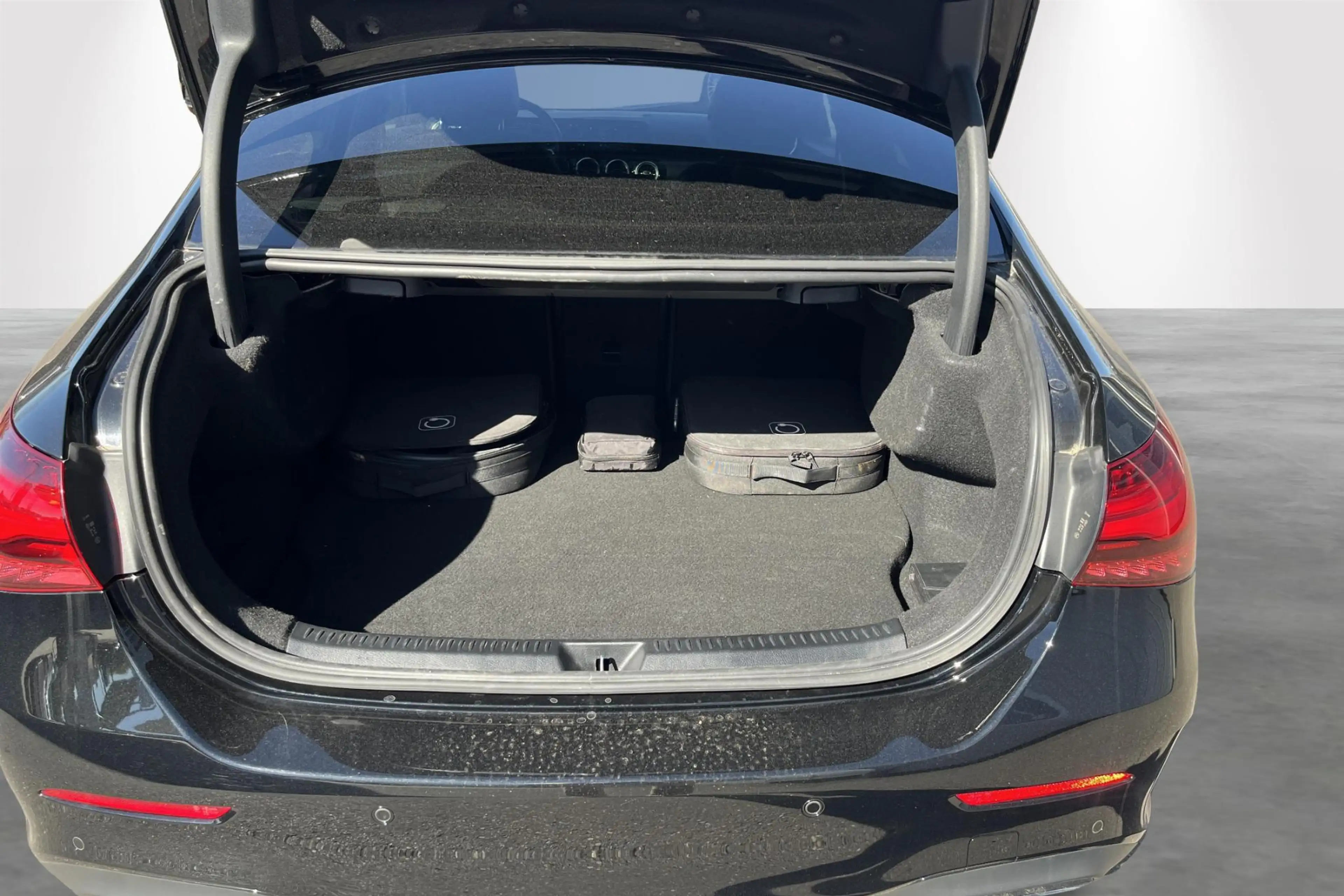 Mercedes-Benz A 250 Limousine A e AMG Line — photo 10