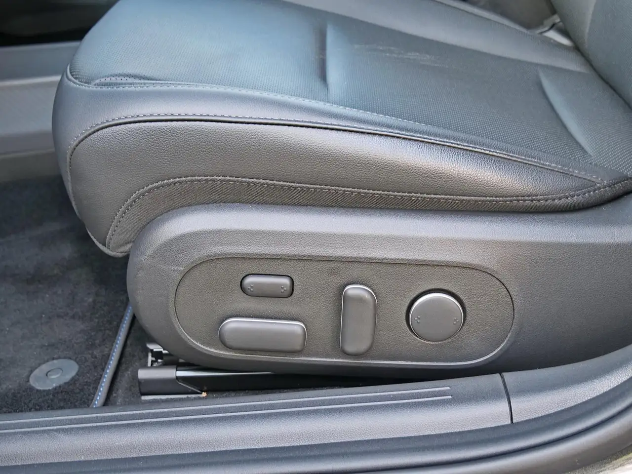 Hyundai IONIQ 6 UNIQ 77,4 kWh Digitale Spiegel 20 Zoll 20