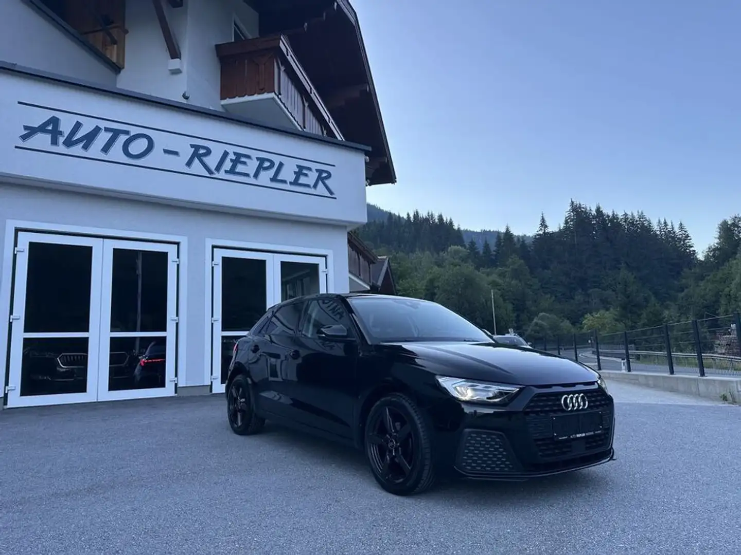 Audi A1 SB 25 TFSI intense Schwarz - 2