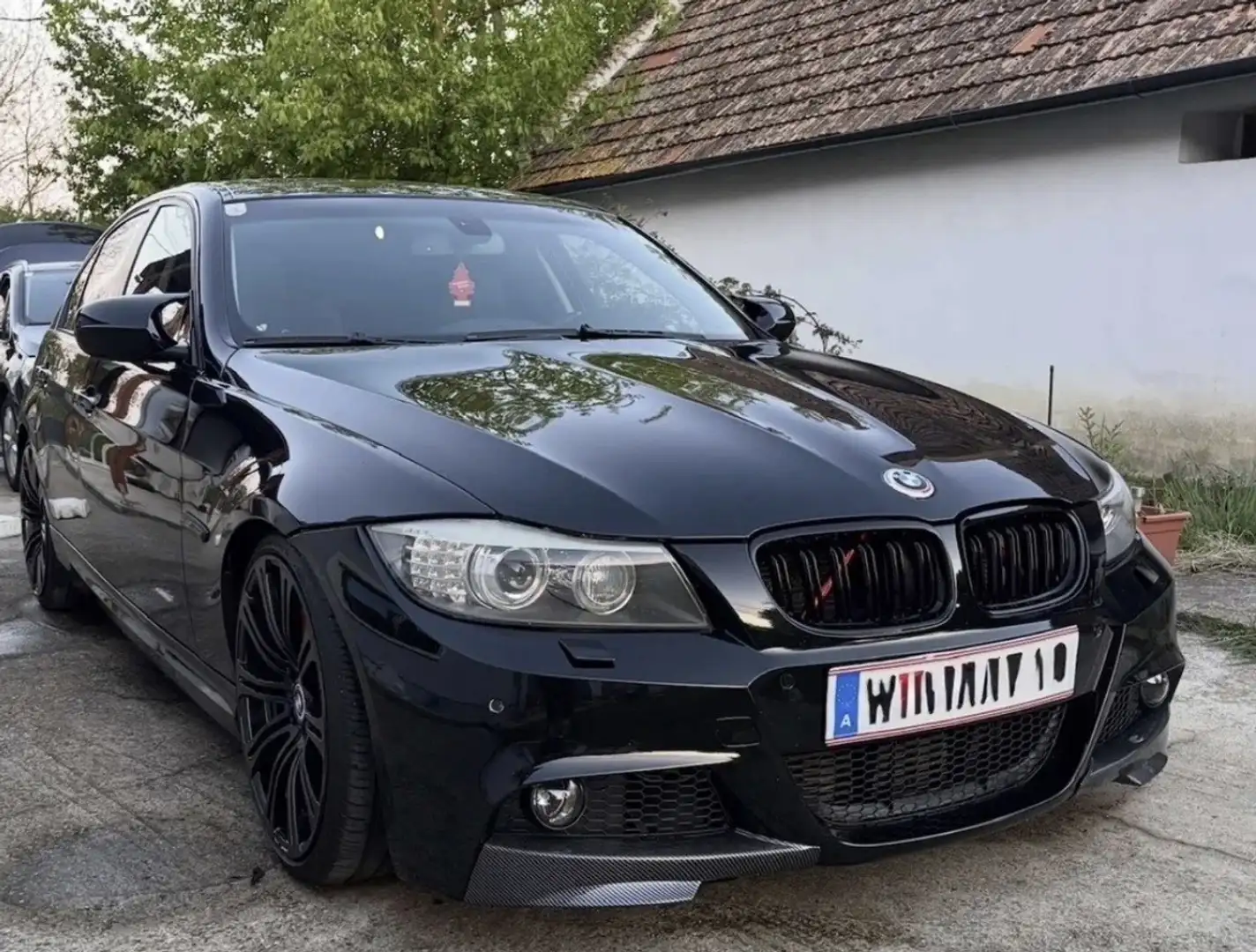 BMW 335 335i xDrive Aut. Schwarz - 2
