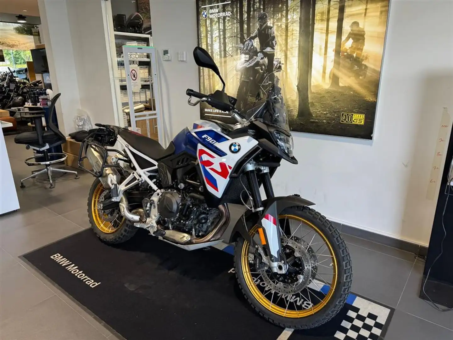 BMW F 900 GS 0 - 1