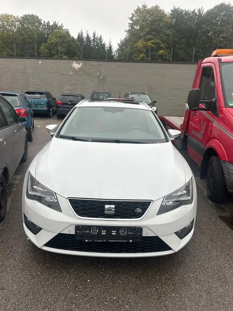 SEAT Leon ST FR Weiß - 1